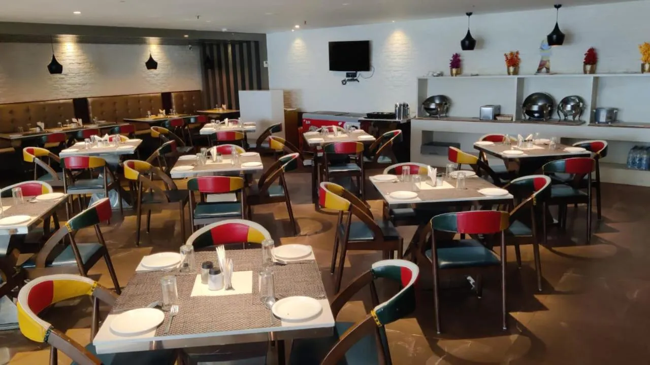 Restaurant/places to eat in Hotel Southern Grand