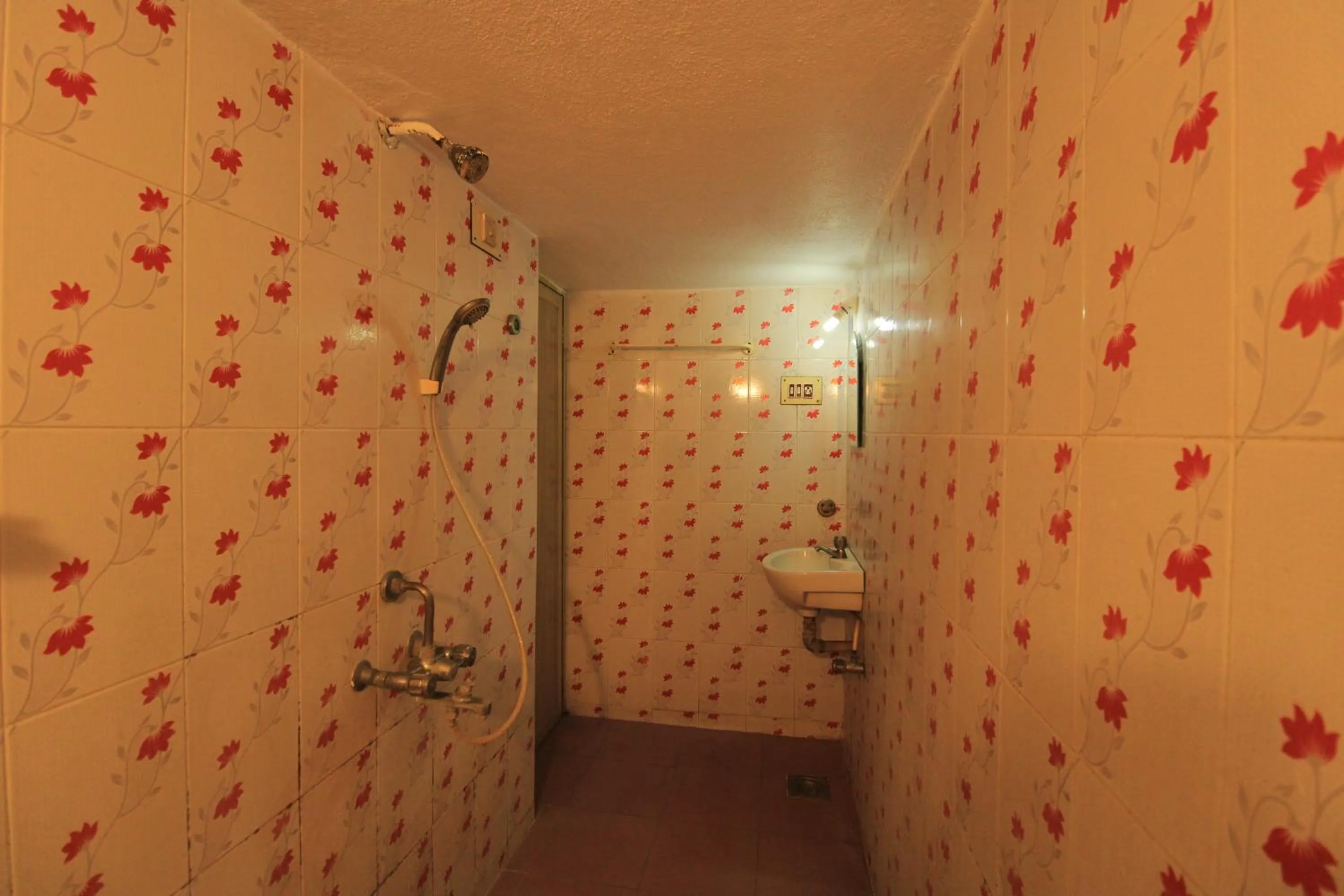 Shower in Just Guest House, Chennai Airport