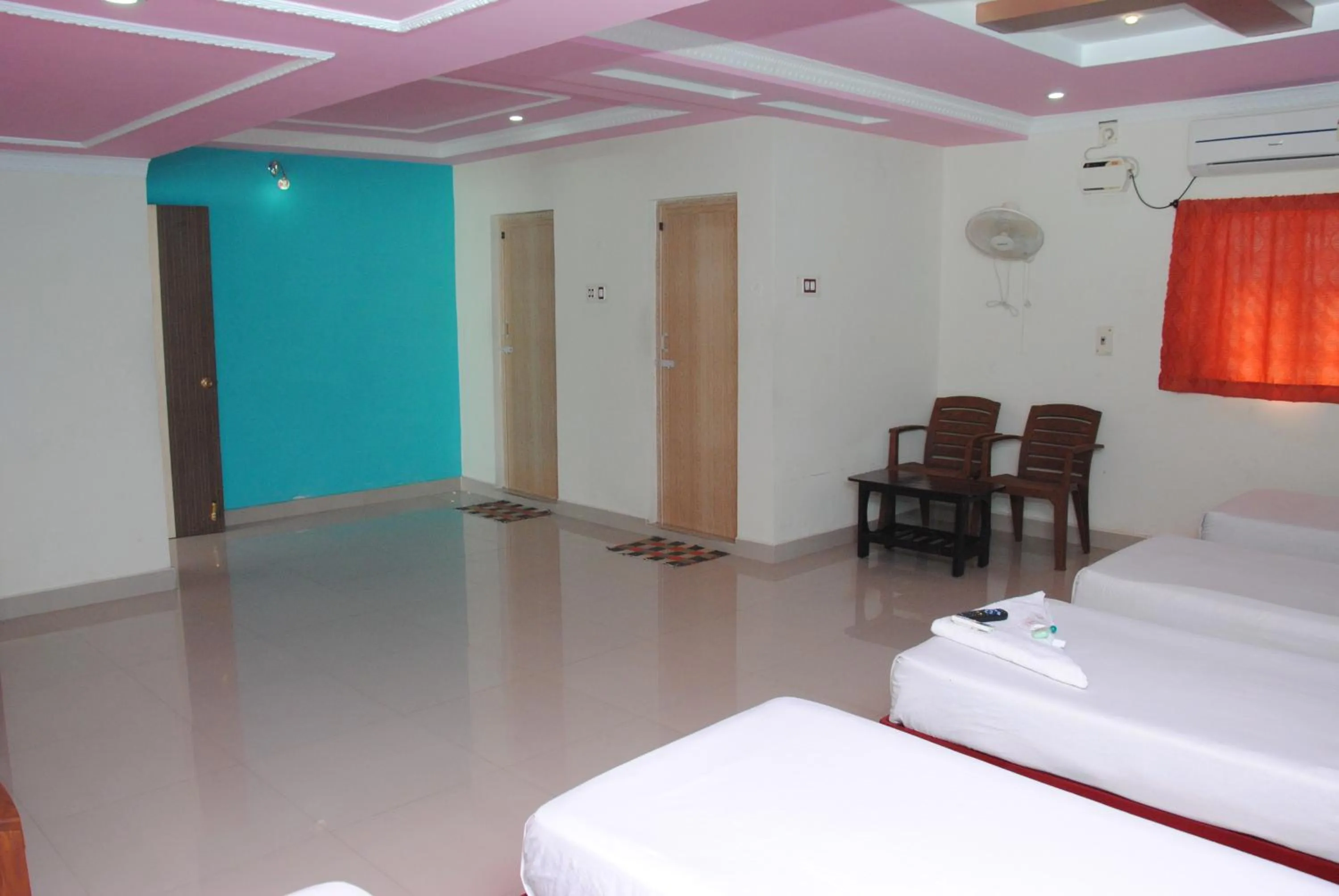 Bedroom, Bed in Just Guest House, Chennai Airport