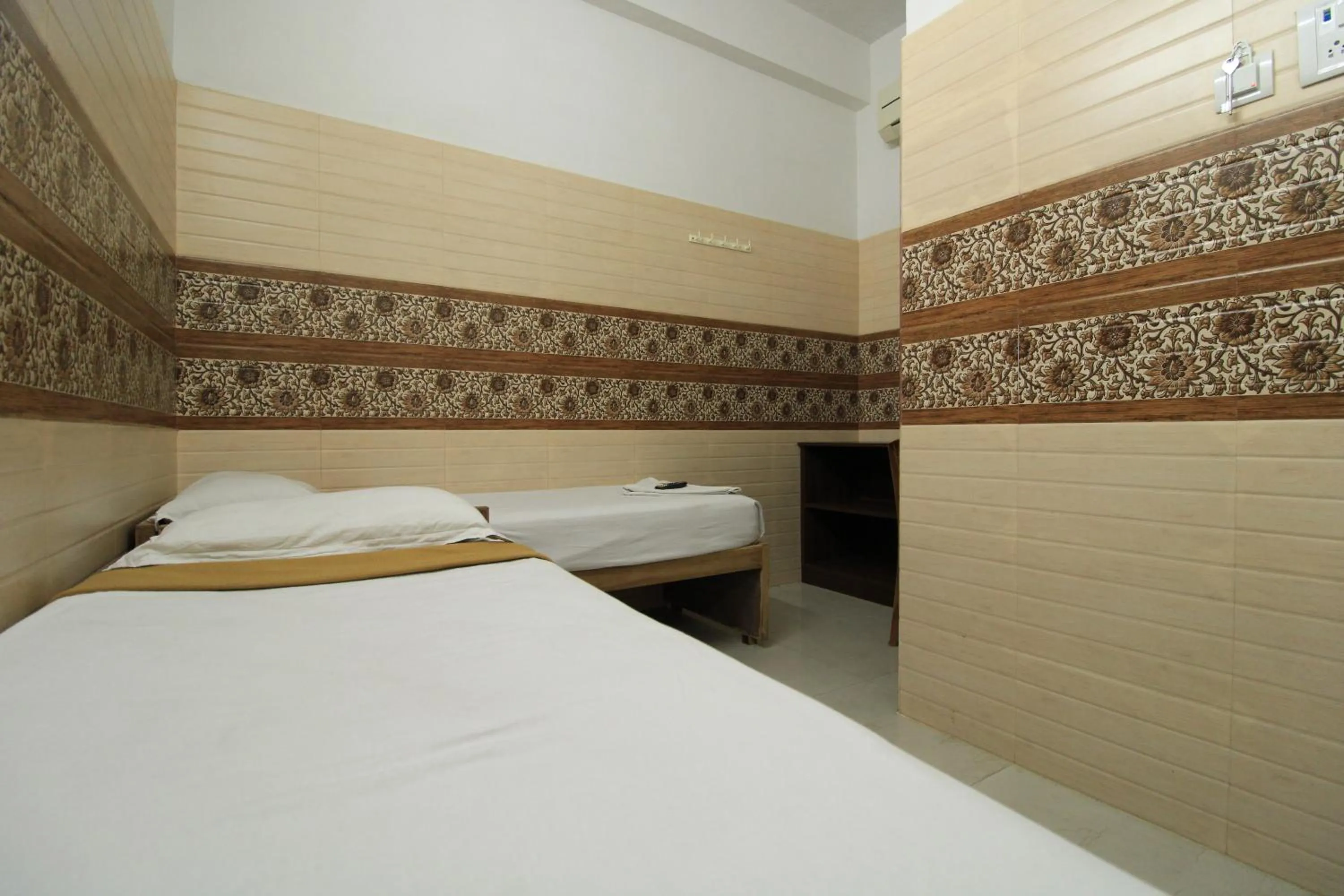 Bedroom, Bed in Just Guest House, Chennai Airport