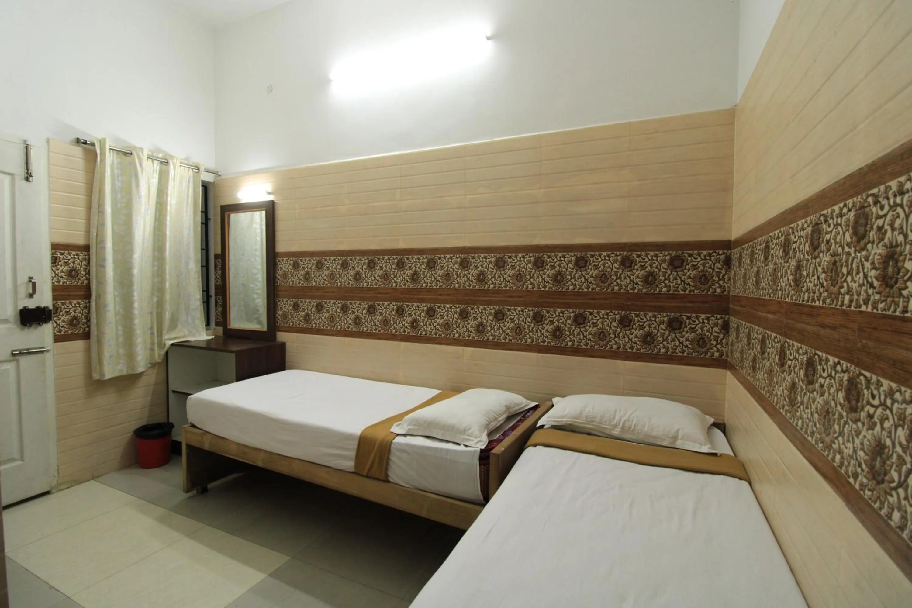 Bedroom, Bed in Just Guest House, Chennai Airport