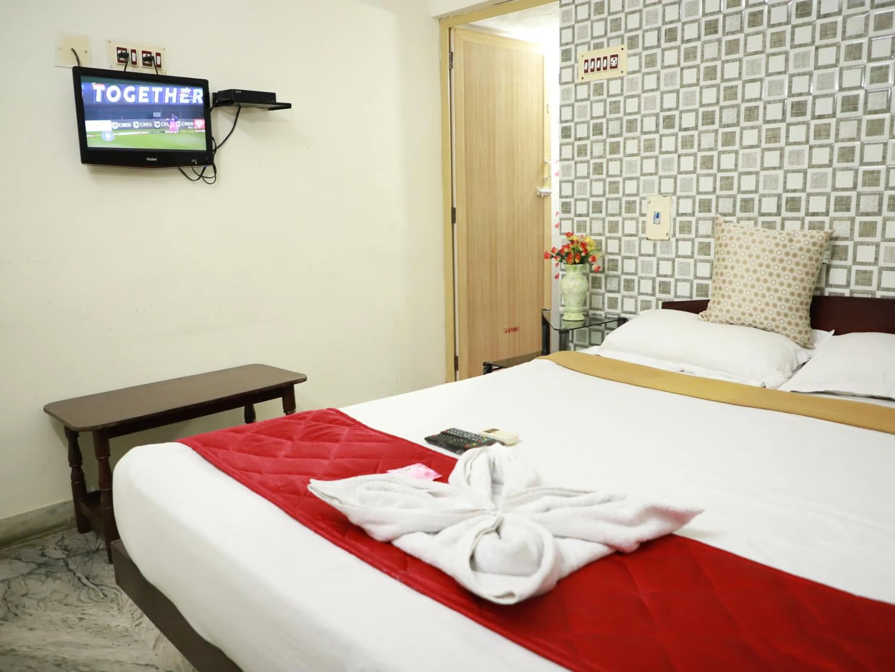 Communal lounge/ TV room, Bed in Just Guest House, Chennai Airport