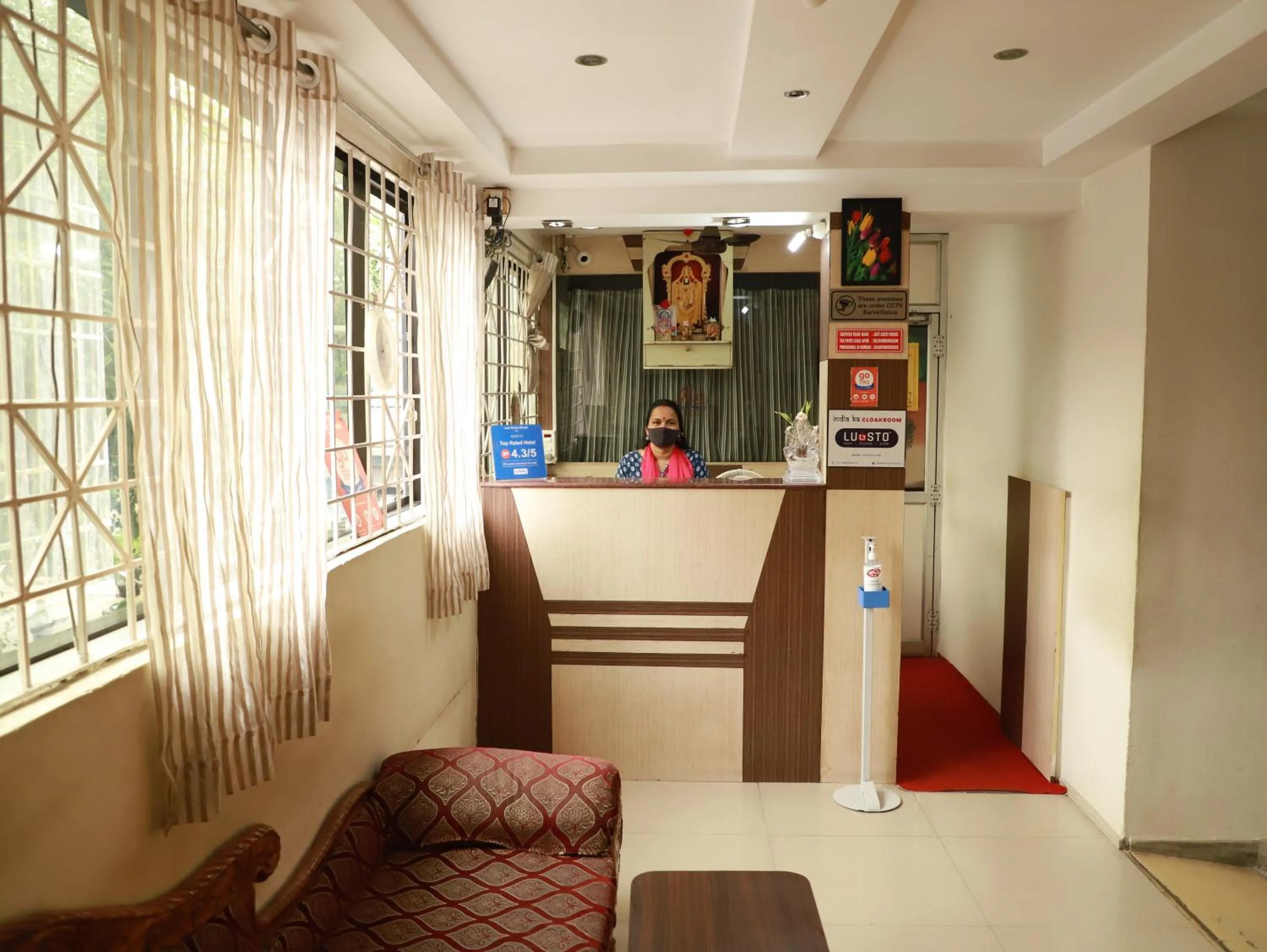 Staff in Just Guest House, Chennai Airport