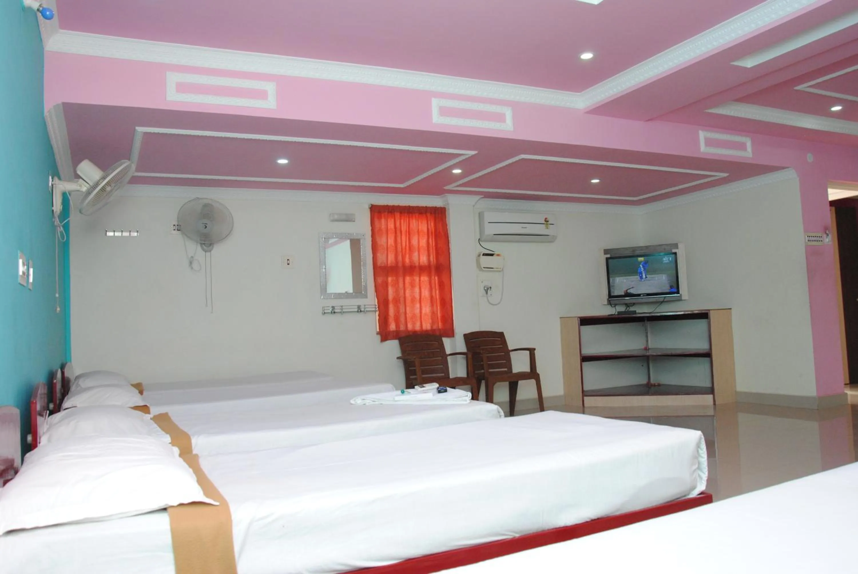 Bedroom, Bed in Just Guest House, Chennai Airport