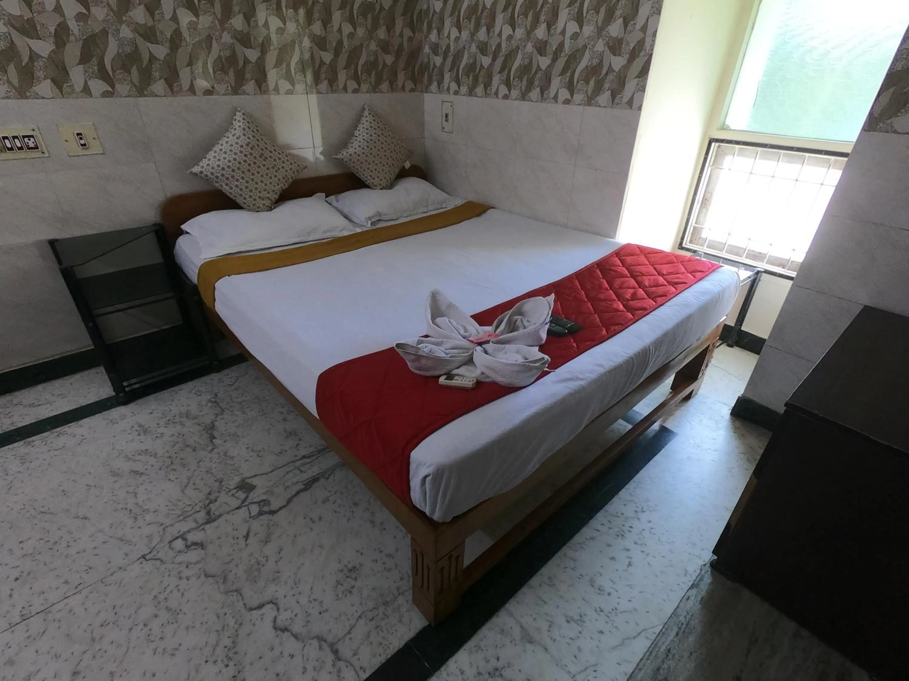 Photo of the whole room, Bed in Just Guest House, Chennai Airport