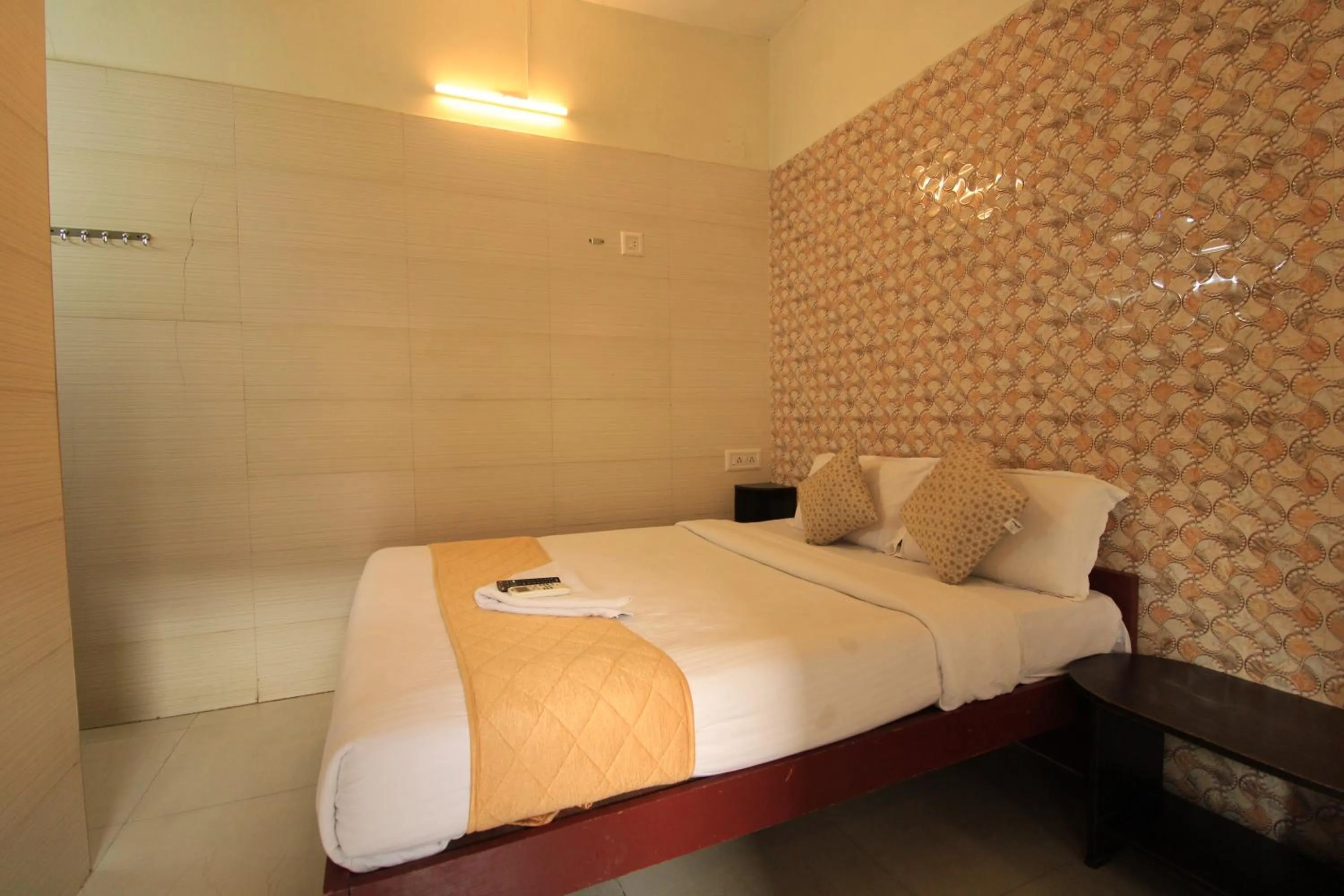 Bedroom, Bed in Just Guest House, Chennai Airport