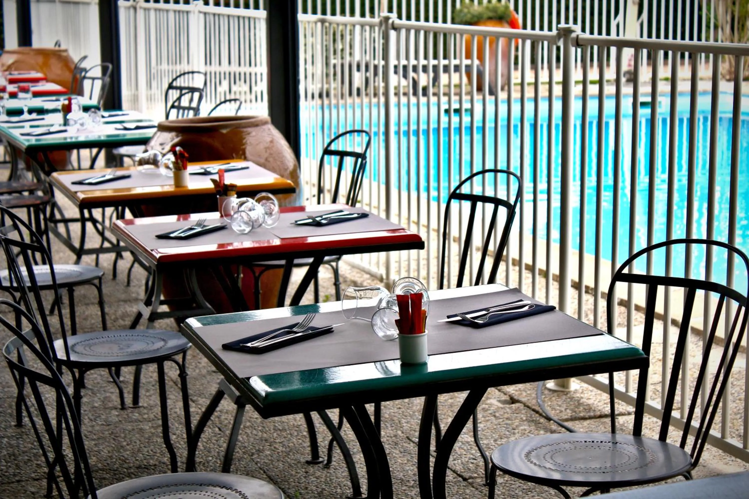 Patio in ibis Styles Avignon Sud