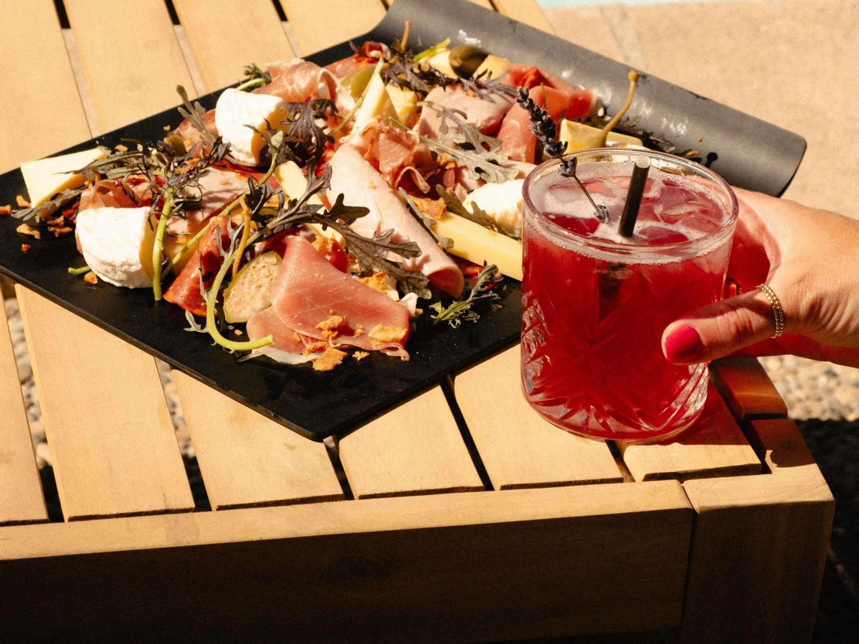 Restaurant/places to eat in ibis Styles Avignon Sud