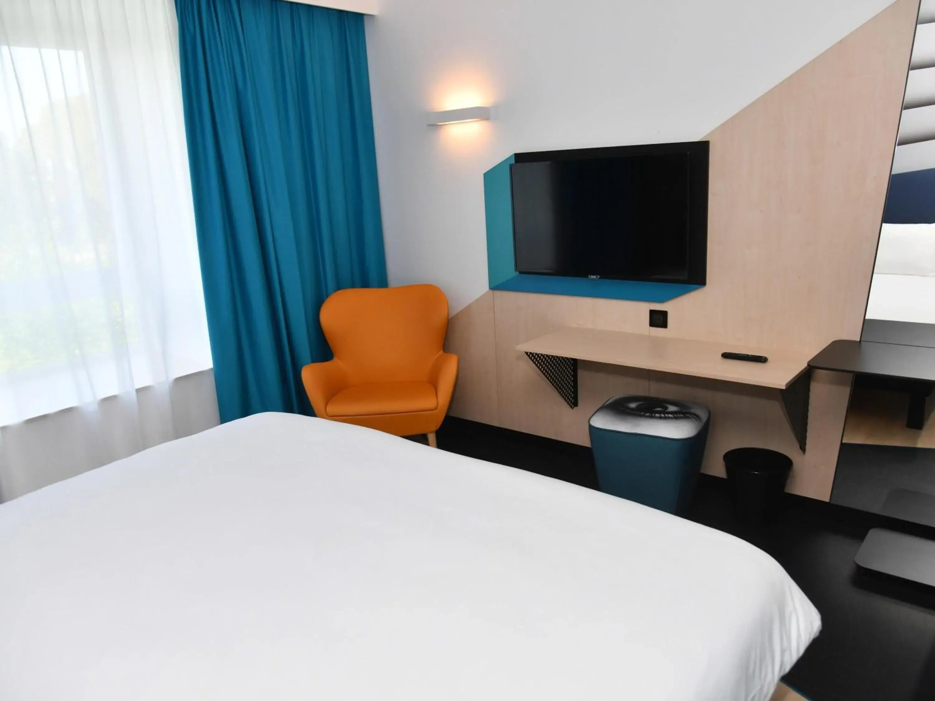 Bedroom, Bed in ibis Styles Avignon Sud Bedroom, Bed in ibis Styles Avignon Sud