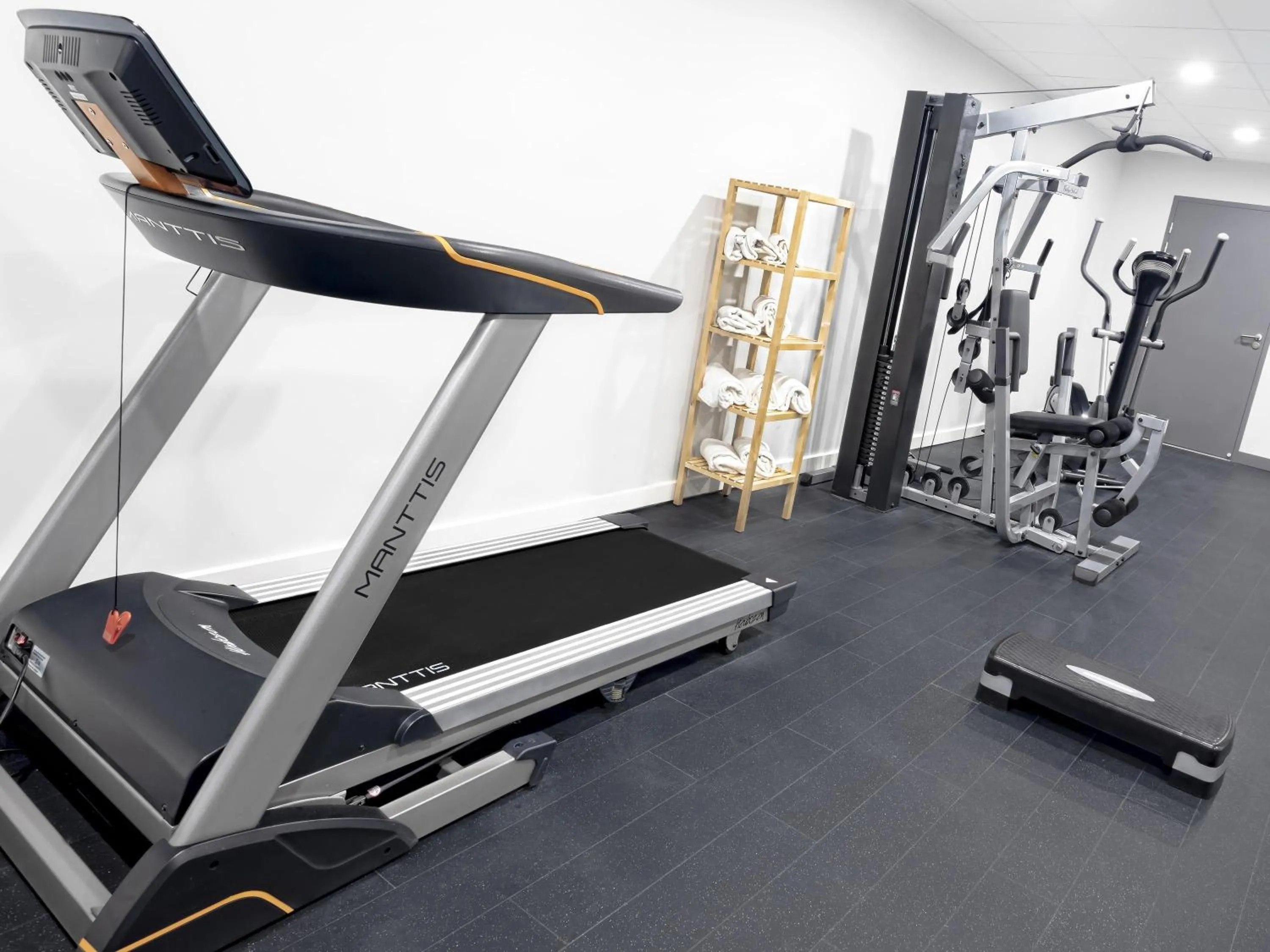 Fitness centre/facilities in ibis Styles Avignon Sud