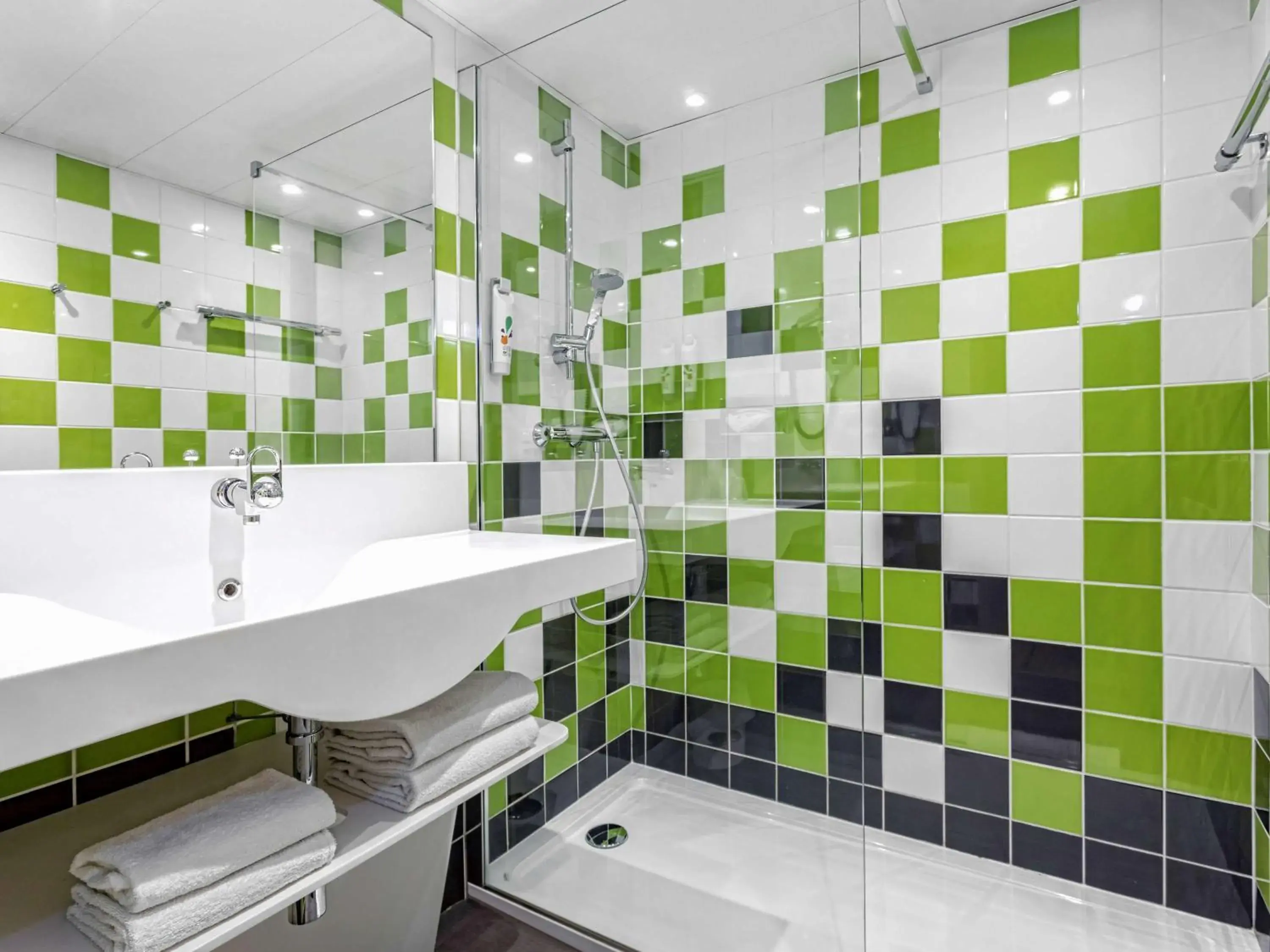 Photo of the whole room in ibis Styles Avignon Sud Photo of the whole room in ibis Styles Avignon Sud