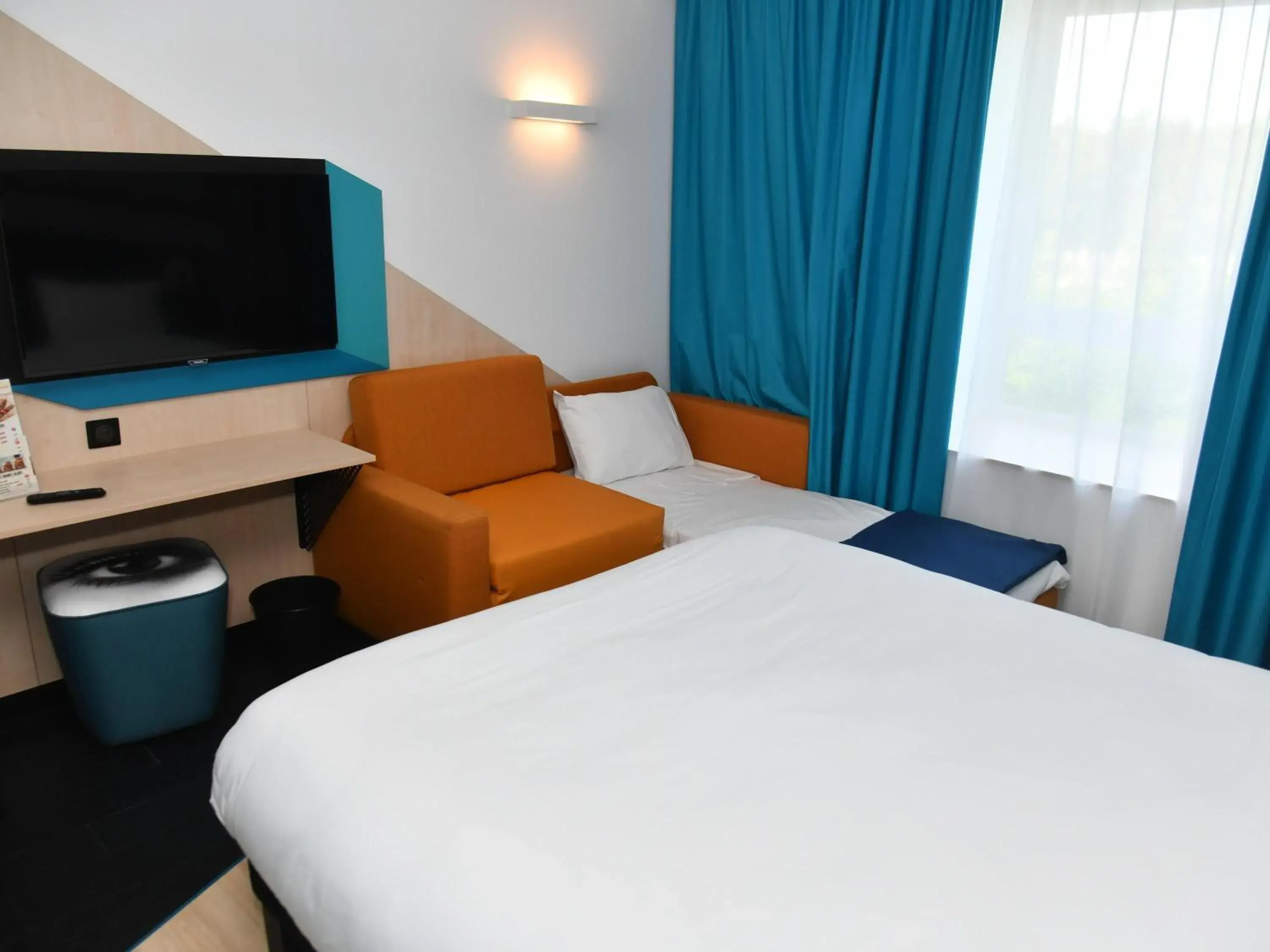 Bedroom, Bed in ibis Styles Avignon Sud Bedroom, Bed in ibis Styles Avignon Sud