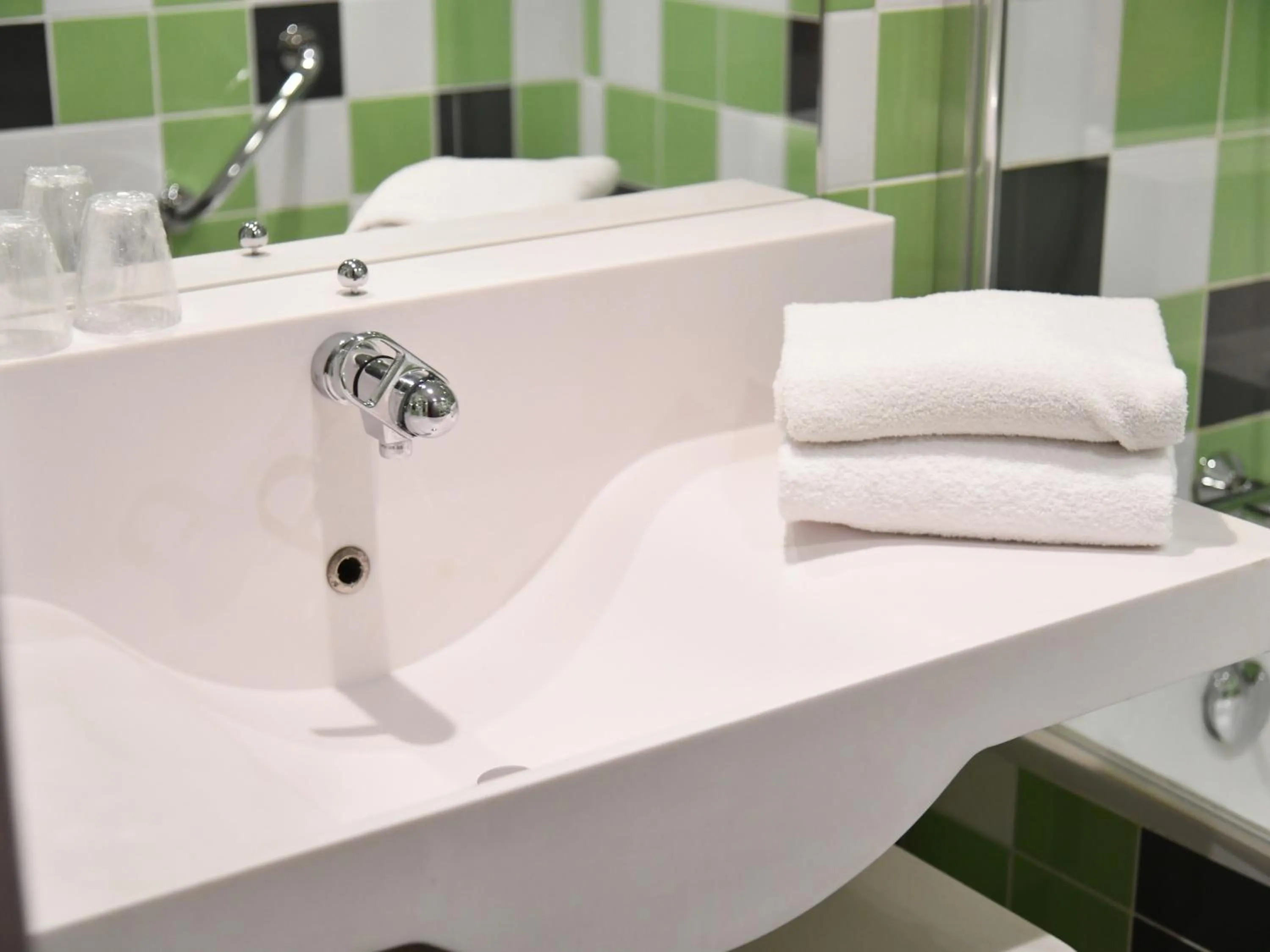 Bathroom in ibis Styles Avignon Sud