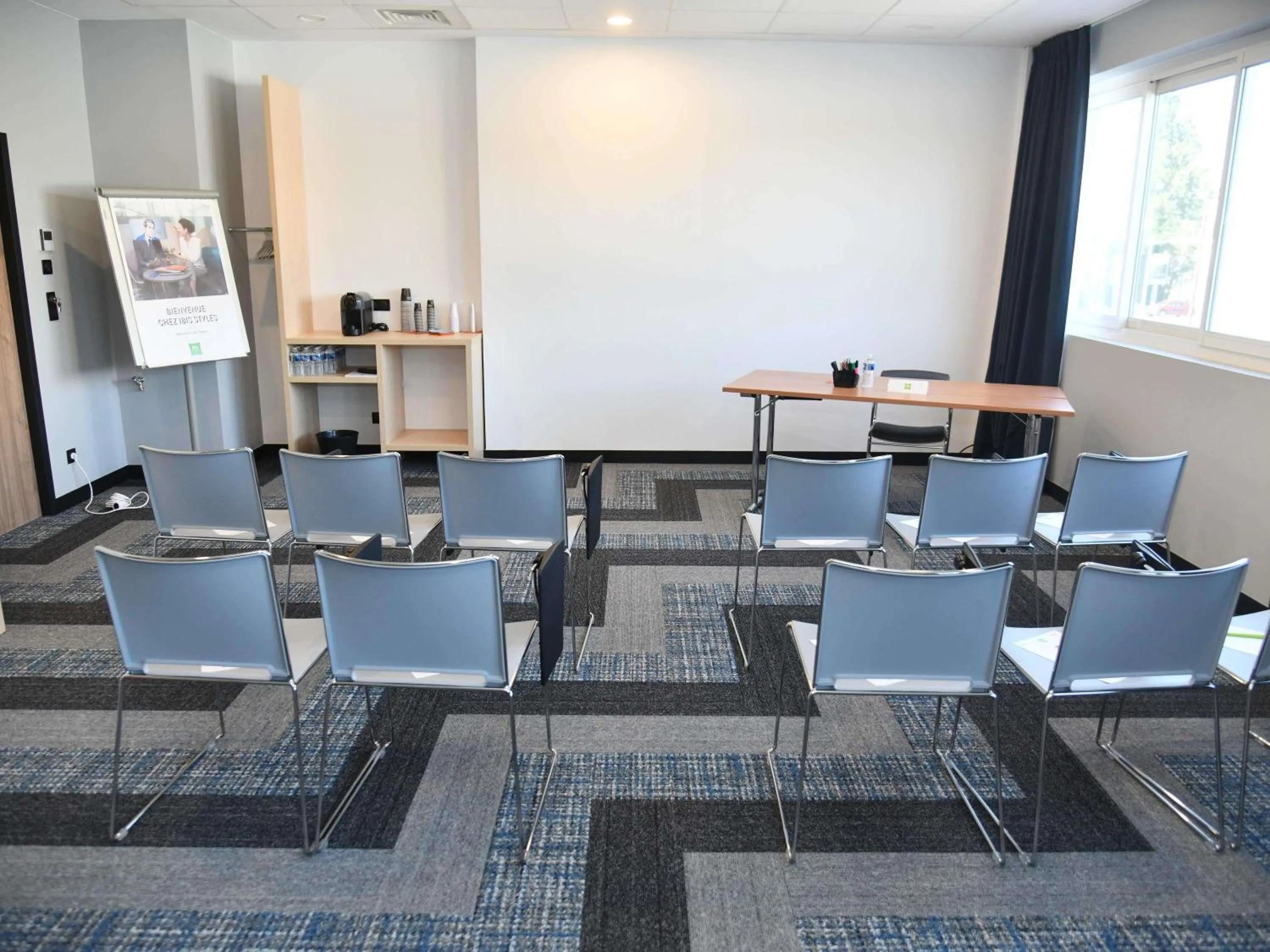 Meeting/conference room in ibis Styles Avignon Sud