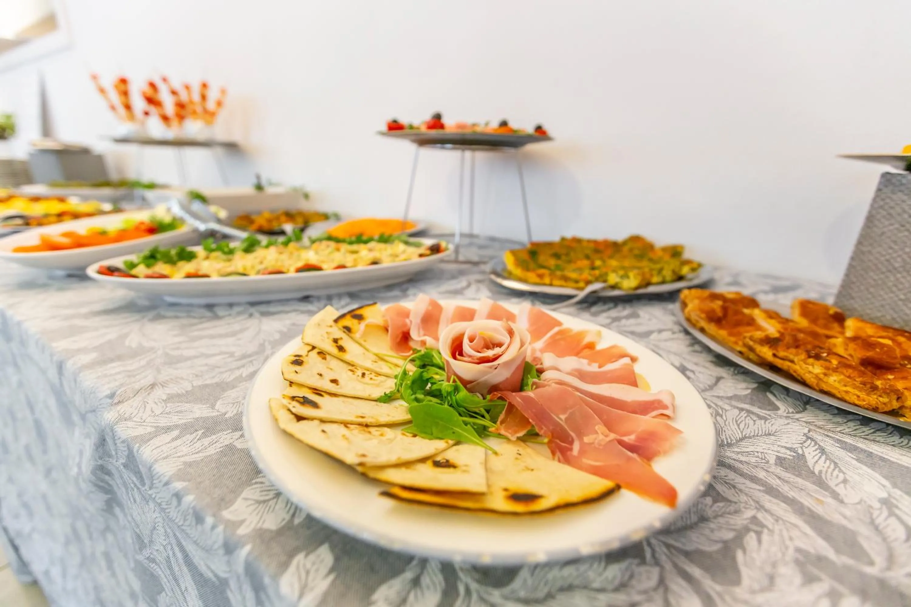 Restaurant/places to eat in Hotel Luana