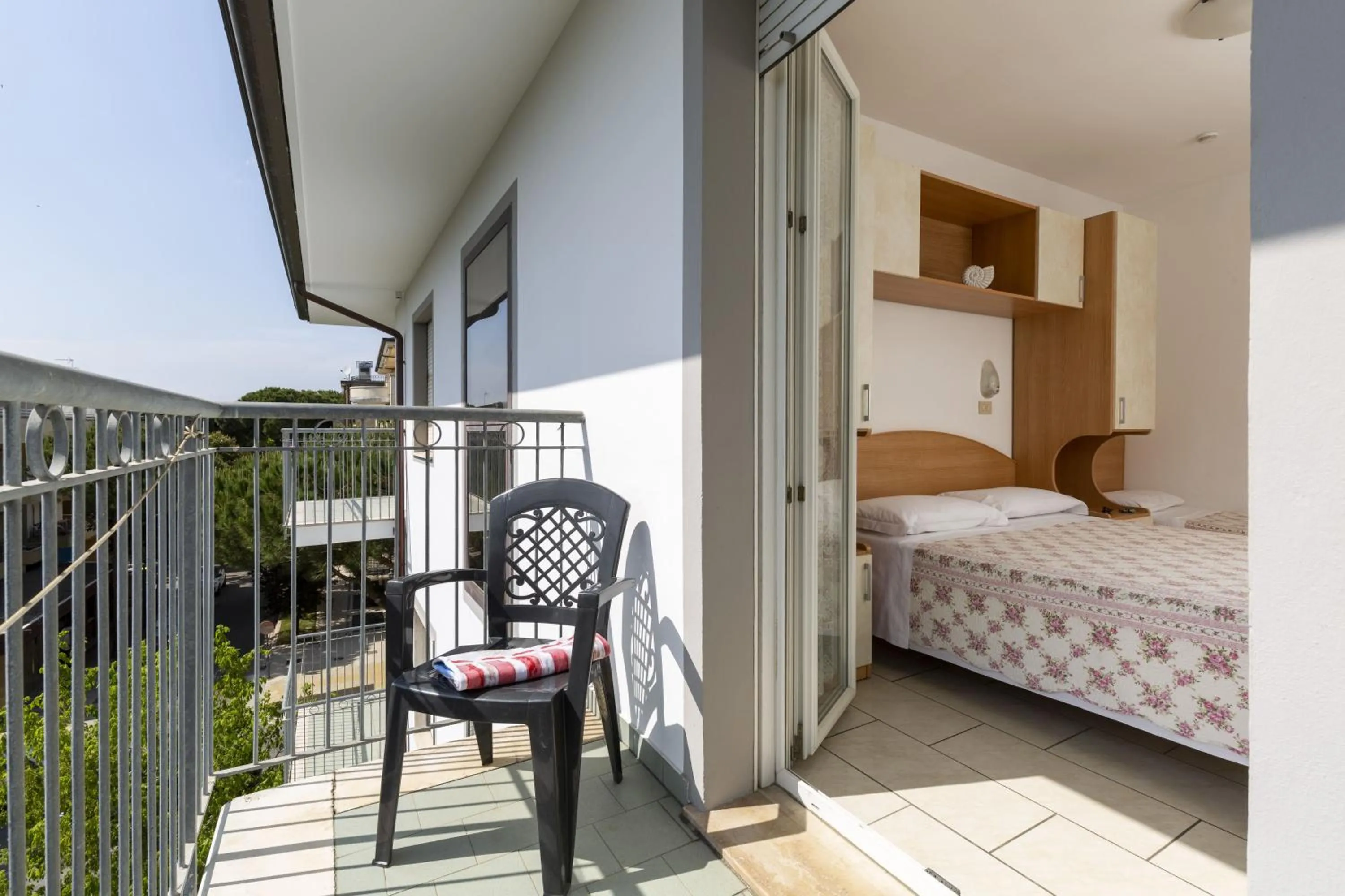 Balcony/Terrace, Bed in Hotel Luana