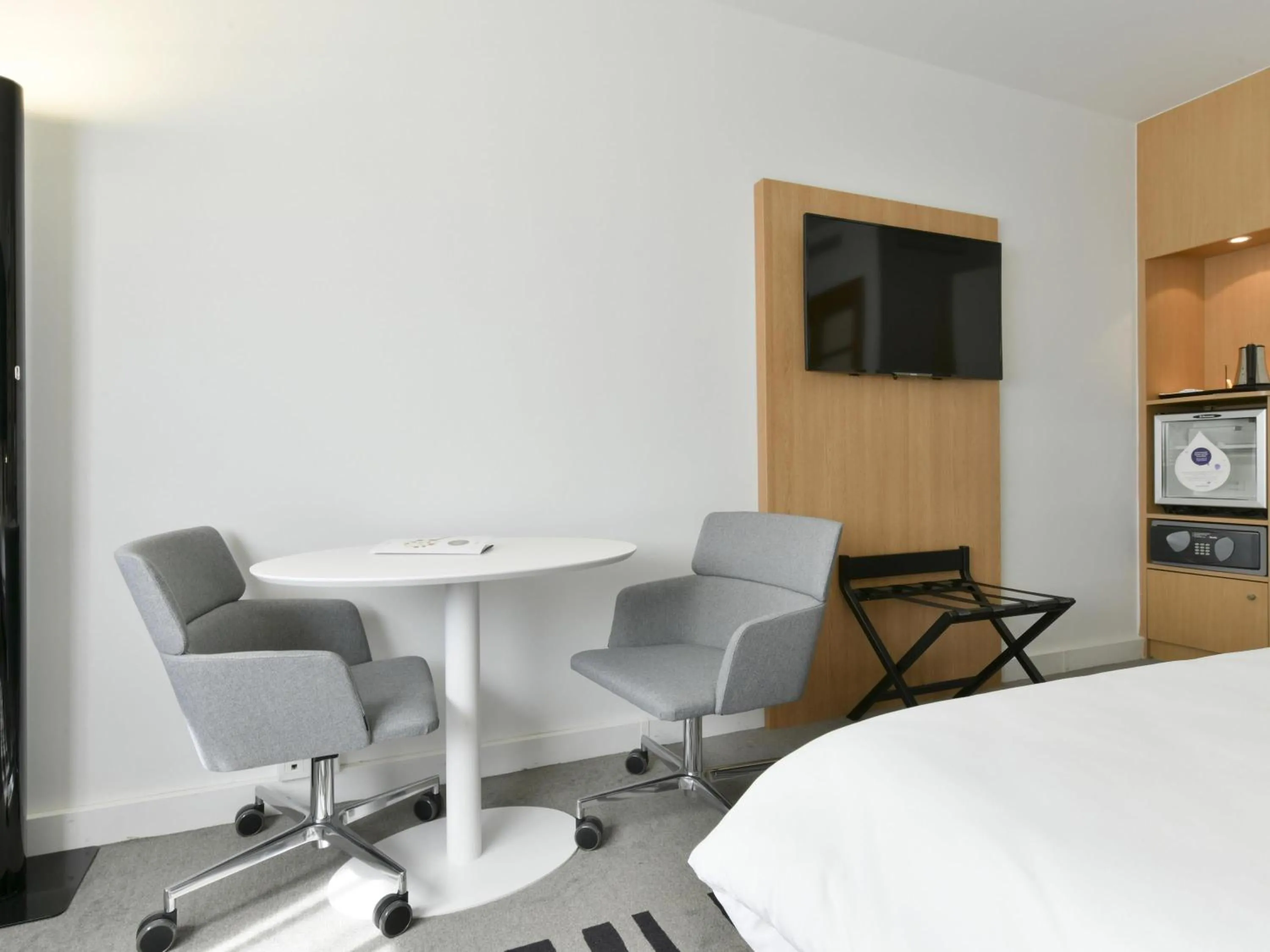 Bedroom in Novotel La Rochelle Centre