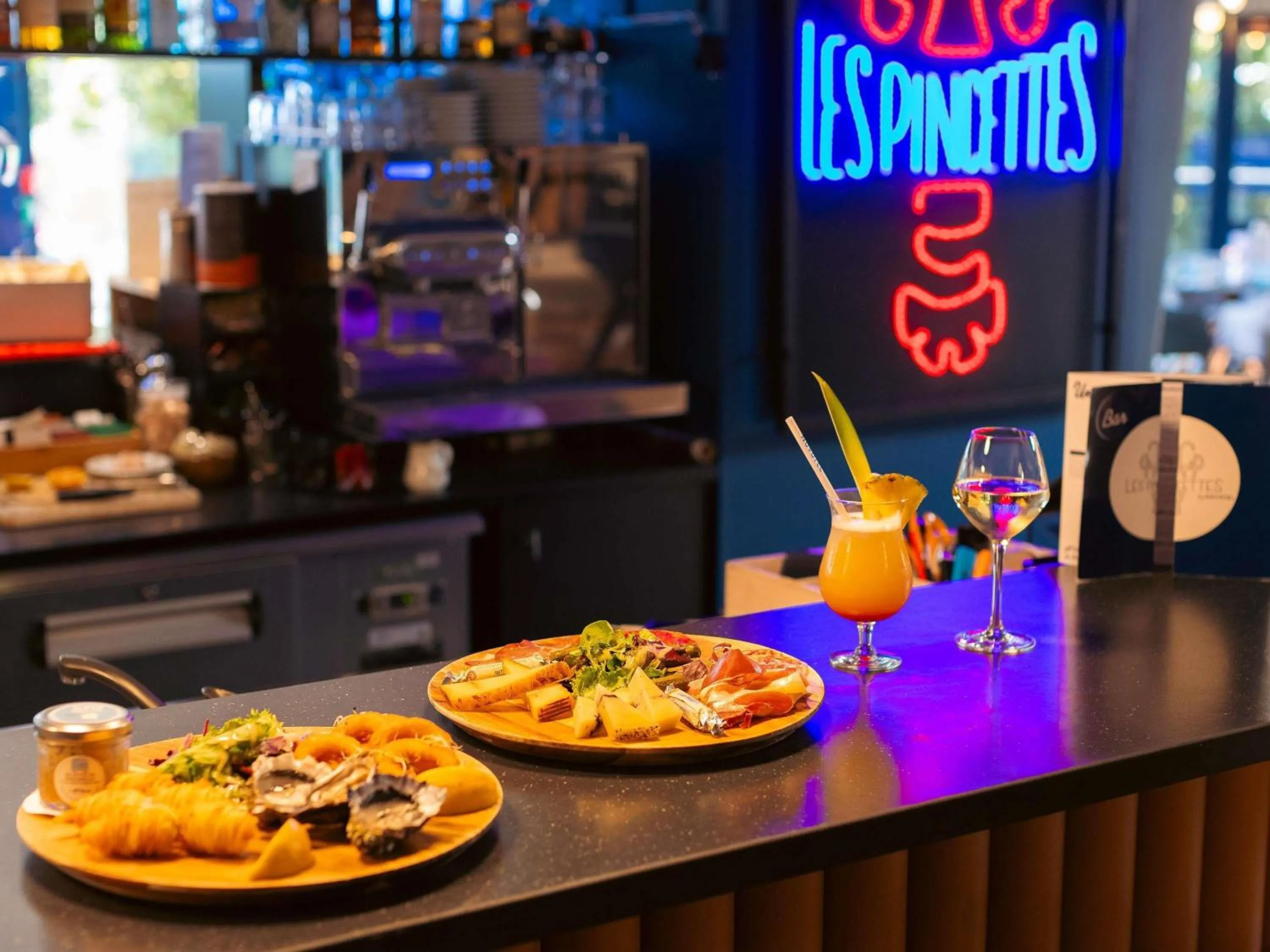 Restaurant/places to eat in Novotel La Rochelle Centre