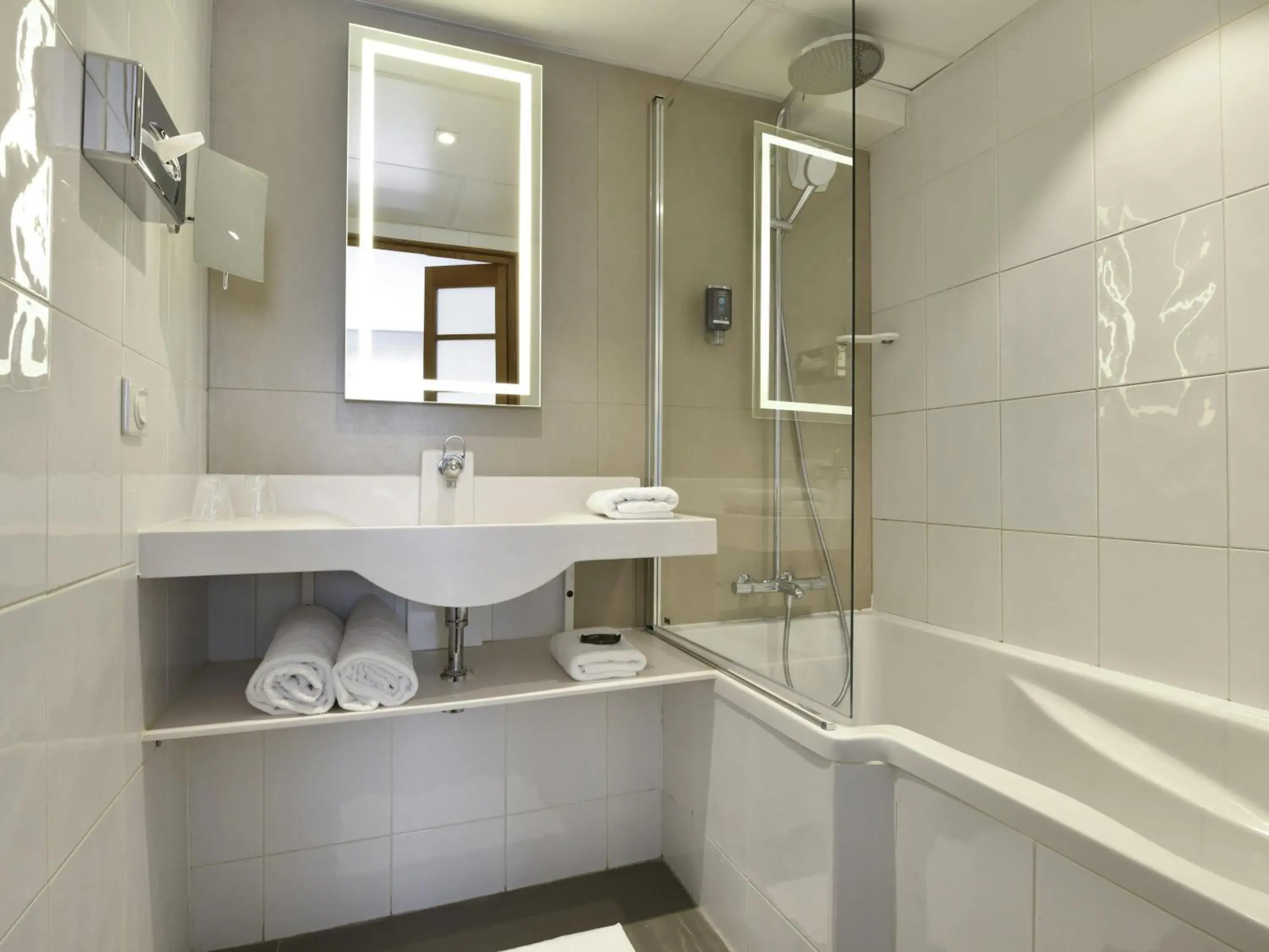 Bedroom in Novotel La Rochelle Centre Bedroom in Novotel La Rochelle Centre