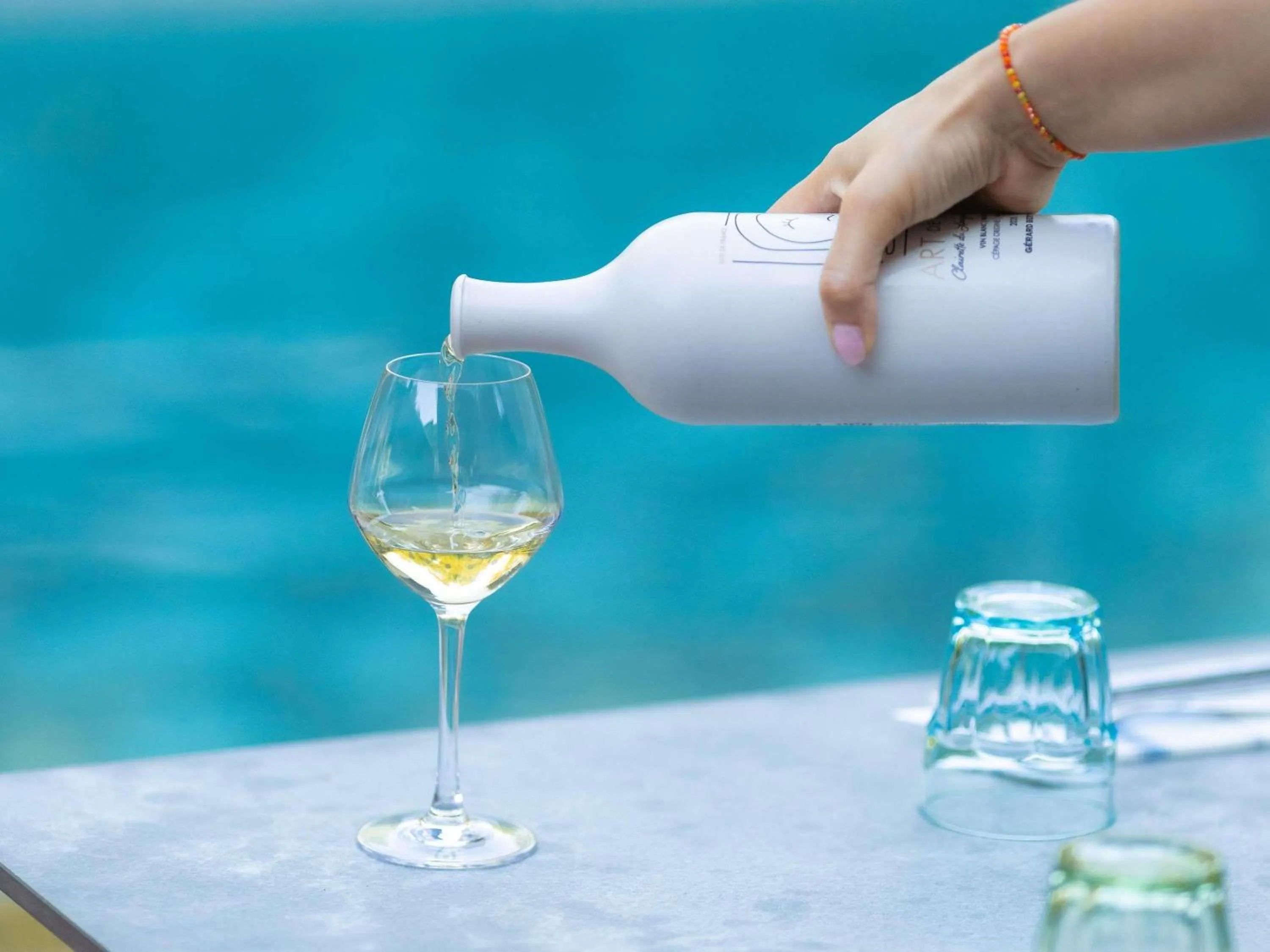 Lounge or bar in Novotel La Rochelle Centre