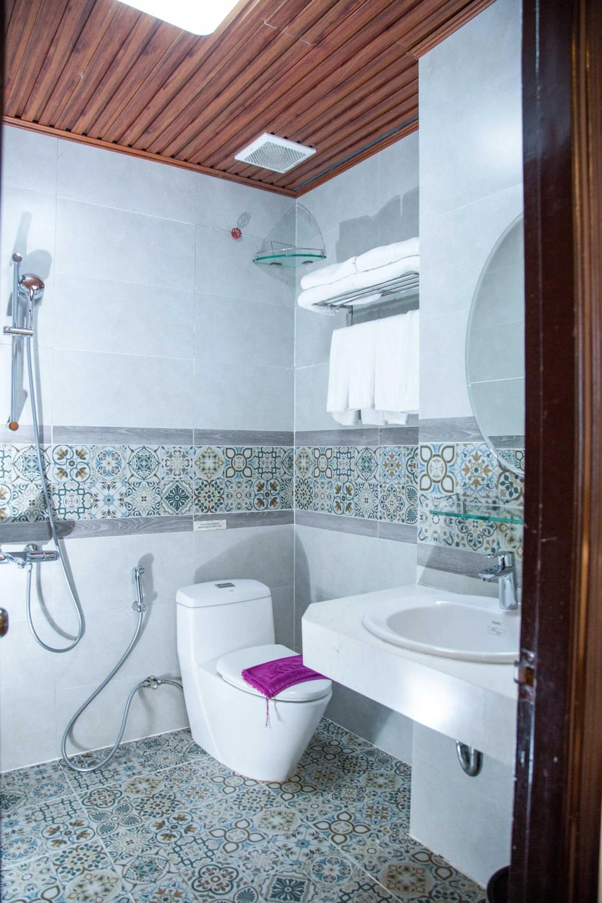 Shower in Sweet Lavender Hotel