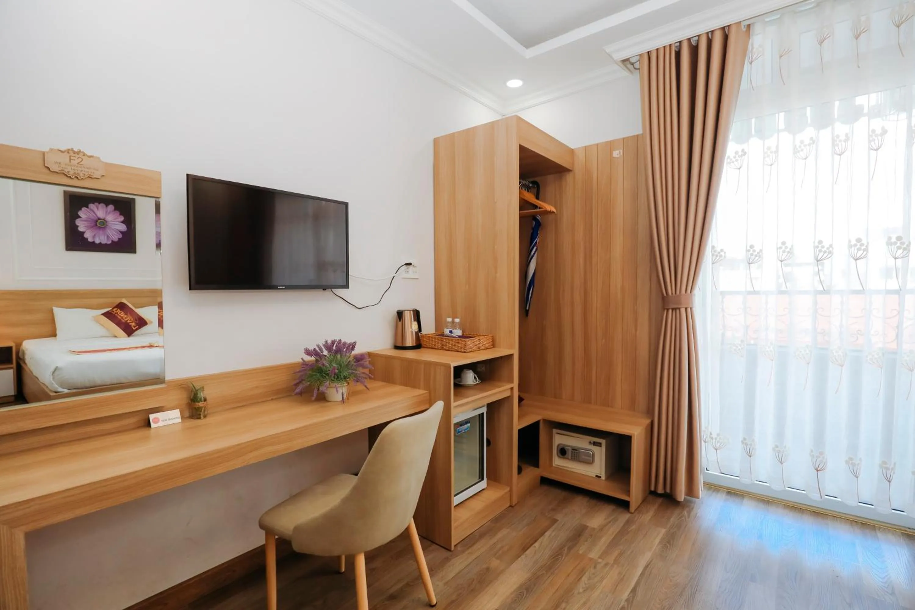 Communal lounge/ TV room in Sweet Lavender Hotel