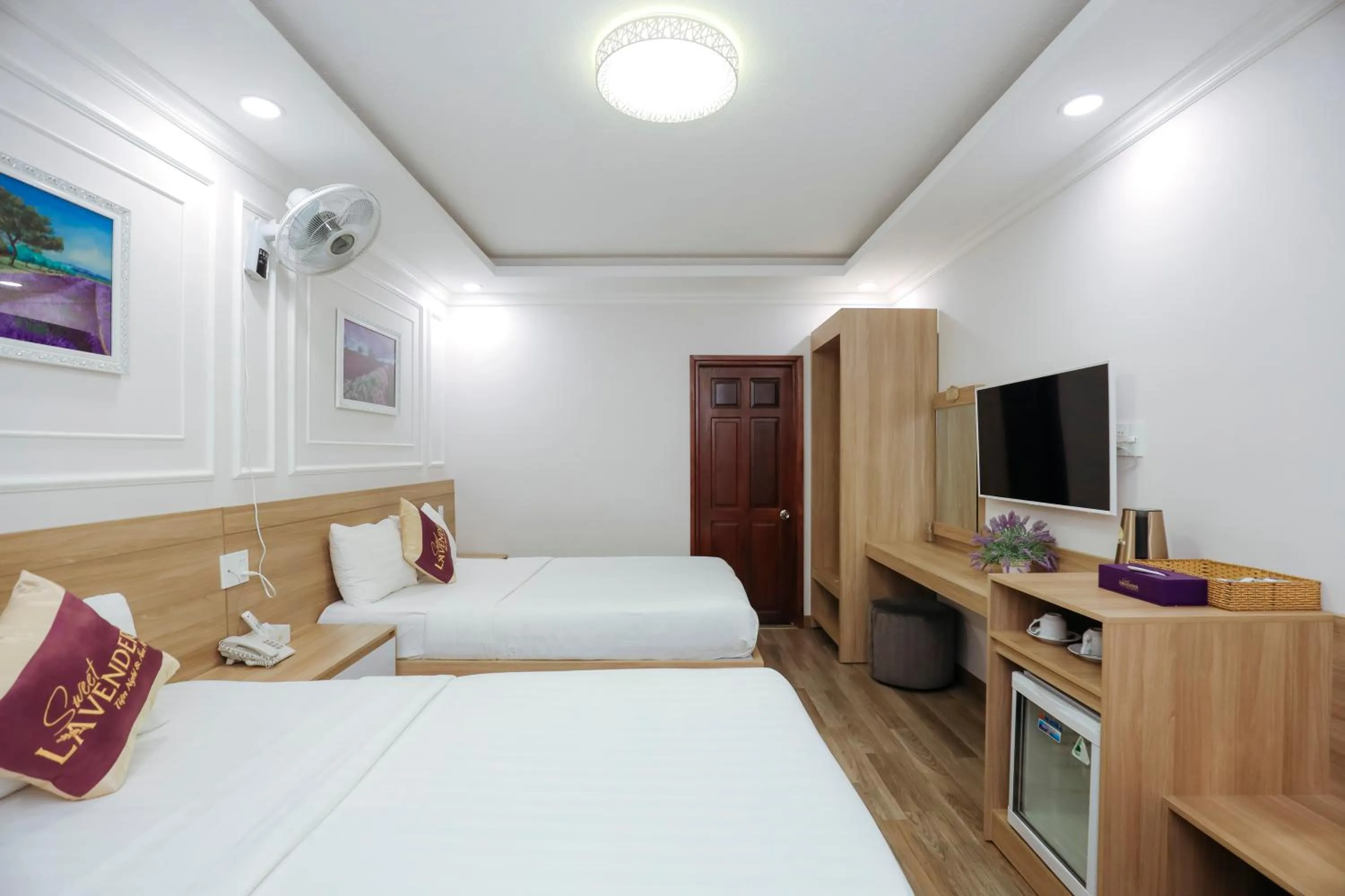 Communal lounge/ TV room, Bed in Sweet Lavender Hotel