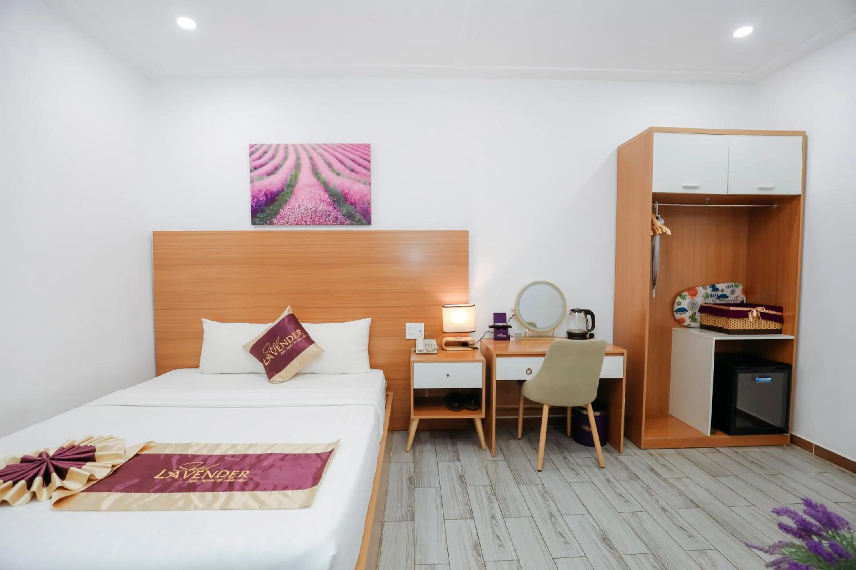 Kitchen or kitchenette, Bed in Sweet Lavender Hotel