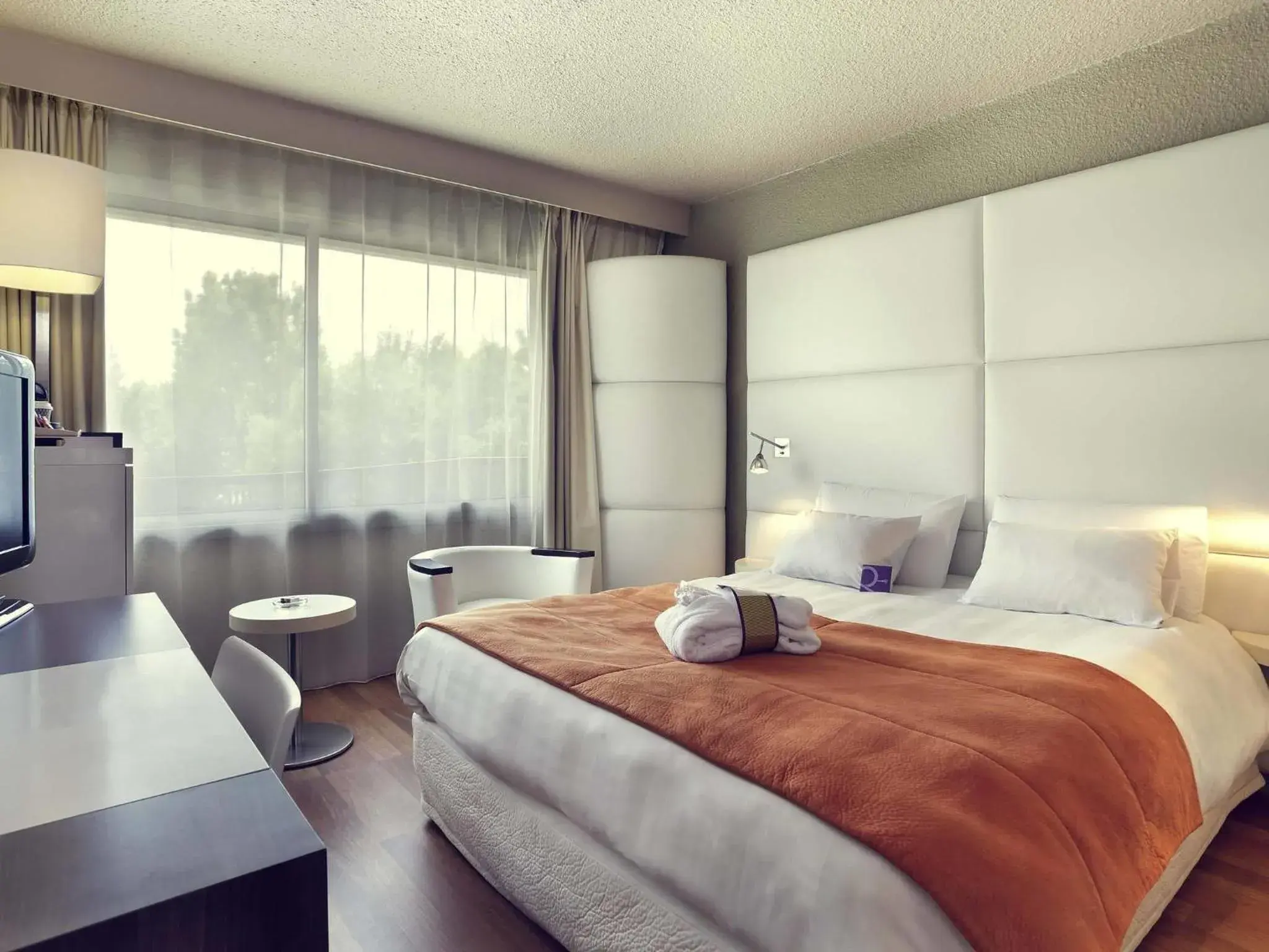 Bedroom, Bed in Mercure Brive Bedroom, Bed in Mercure Brive