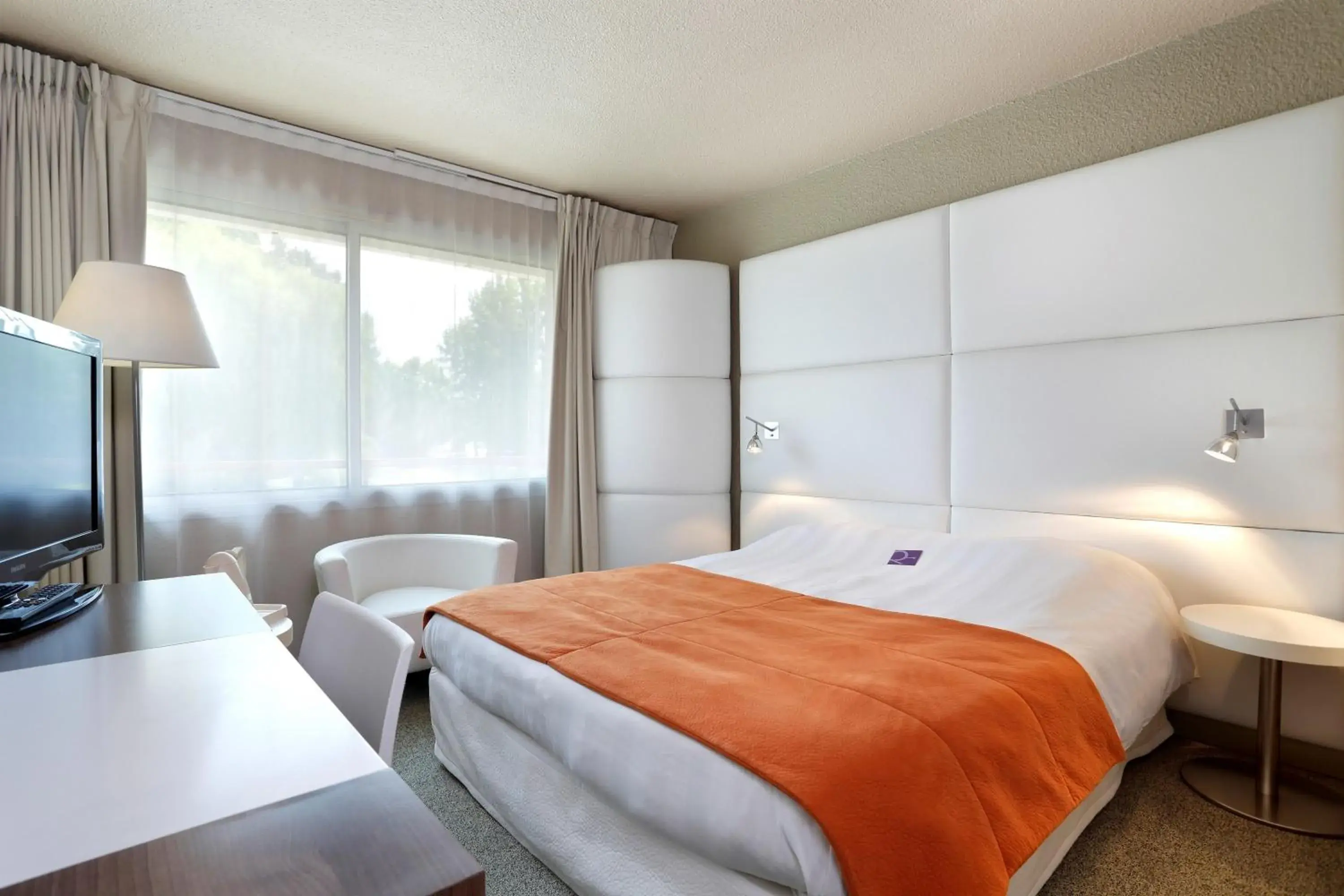 Bedroom, Bed in Mercure Brive Bedroom, Bed in Mercure Brive