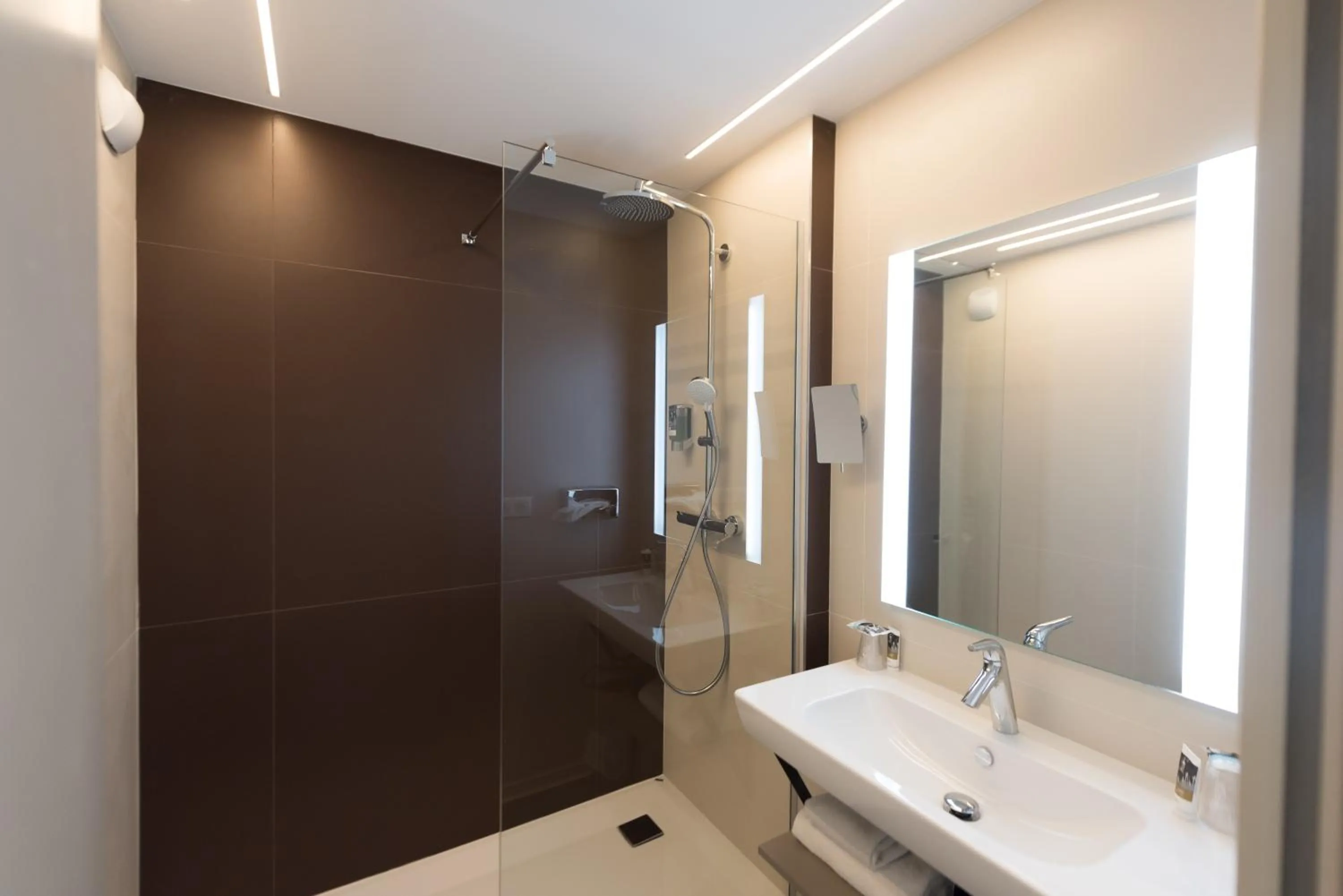 Bathroom in Mercure Brive