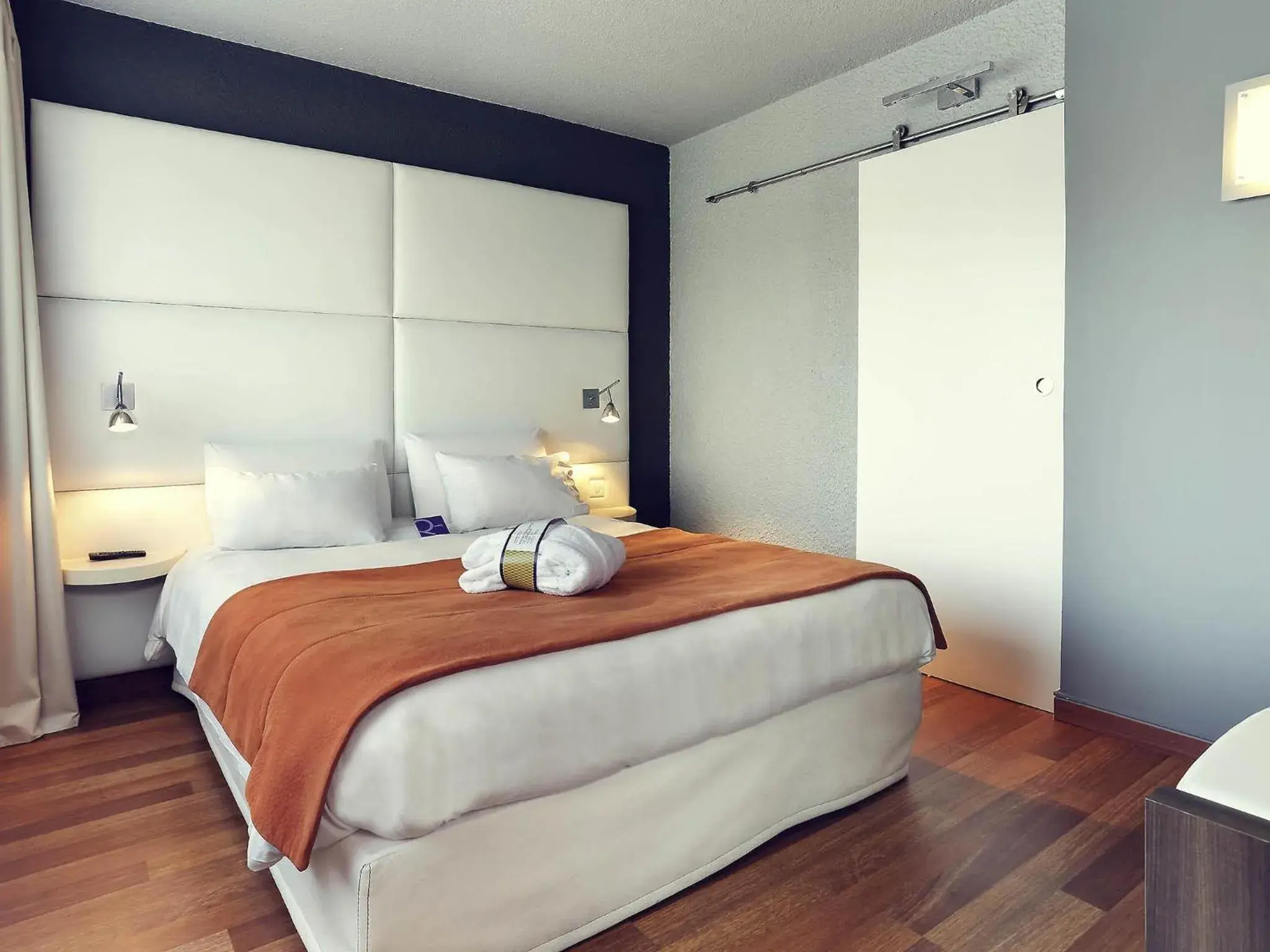 Bedroom, Bed in Mercure Brive Bedroom, Bed in Mercure Brive