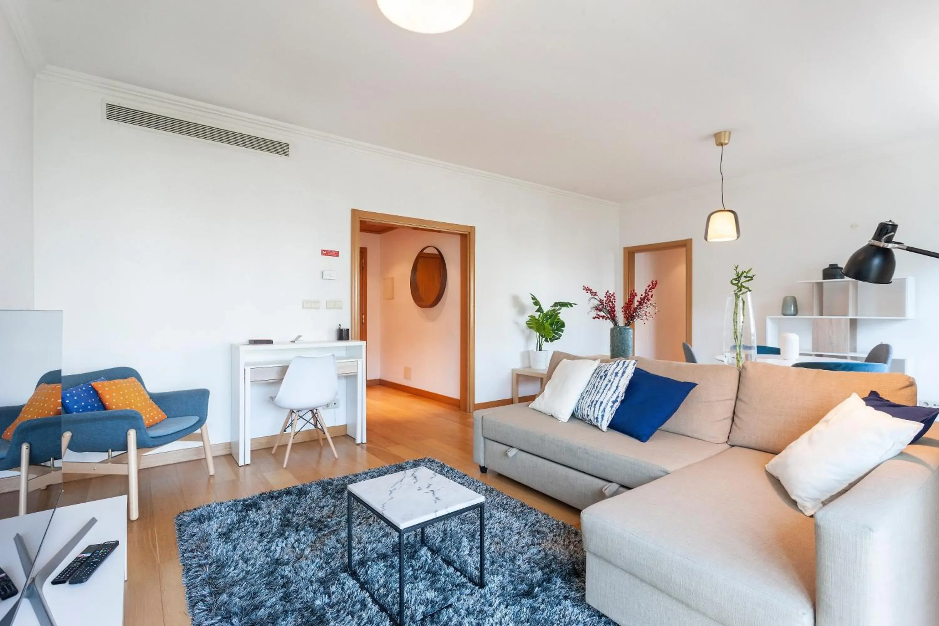 Central Orient Residence - Modern, spacious and sunny! By the river! Central Orient Residence - Modern, spacious and sunny! By the river!