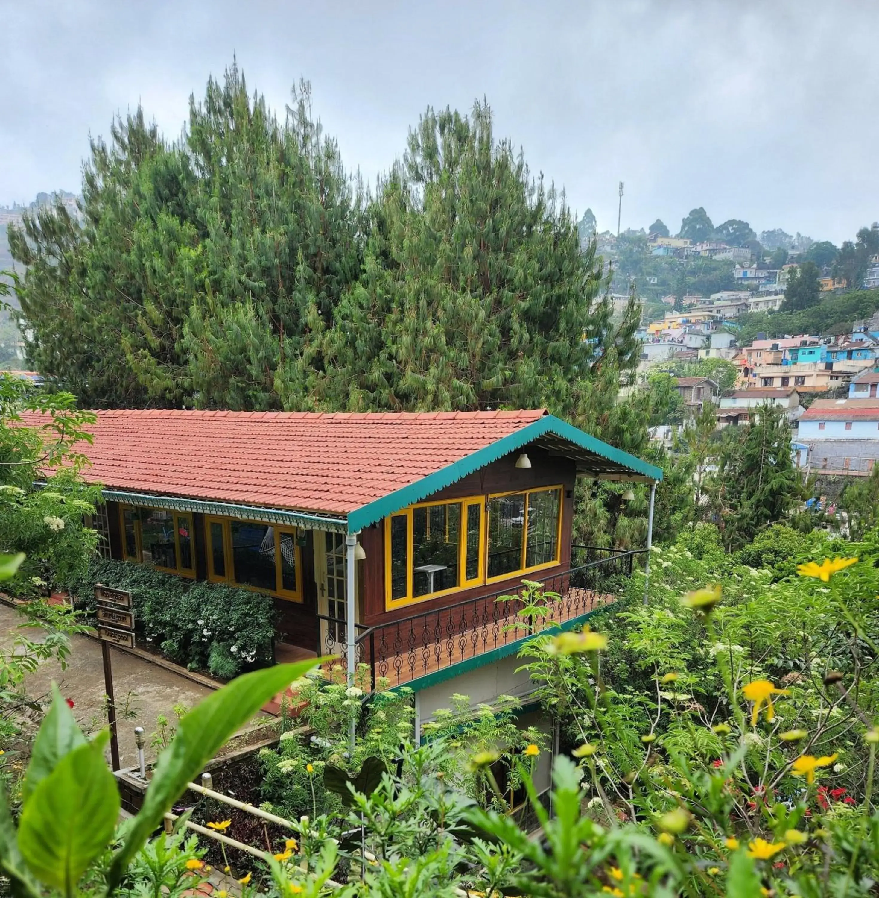 Property building in Pine Borough Inn Property building in Pine Borough Inn