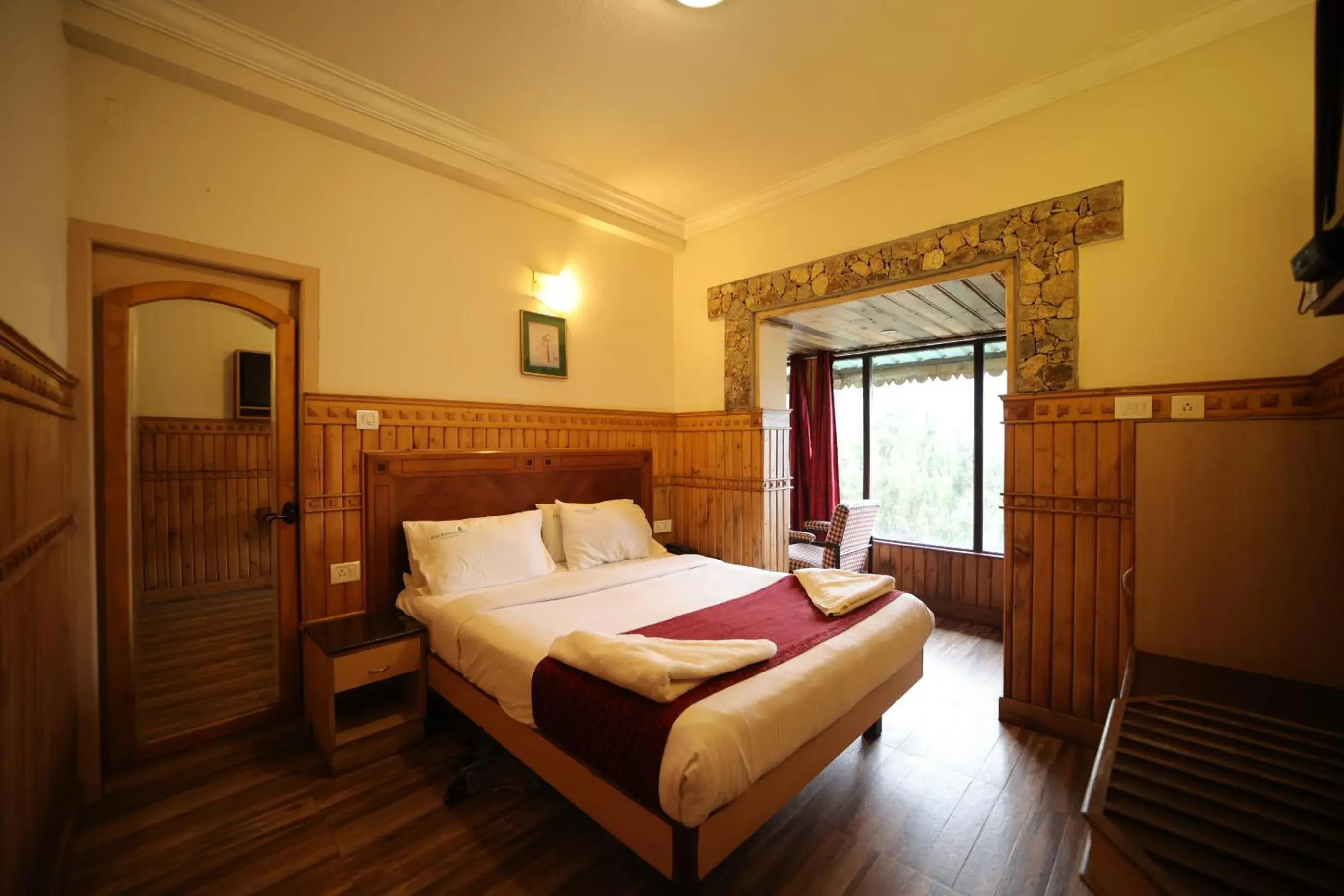 Double Room in Pine Borough Inn Double Room in Pine Borough Inn