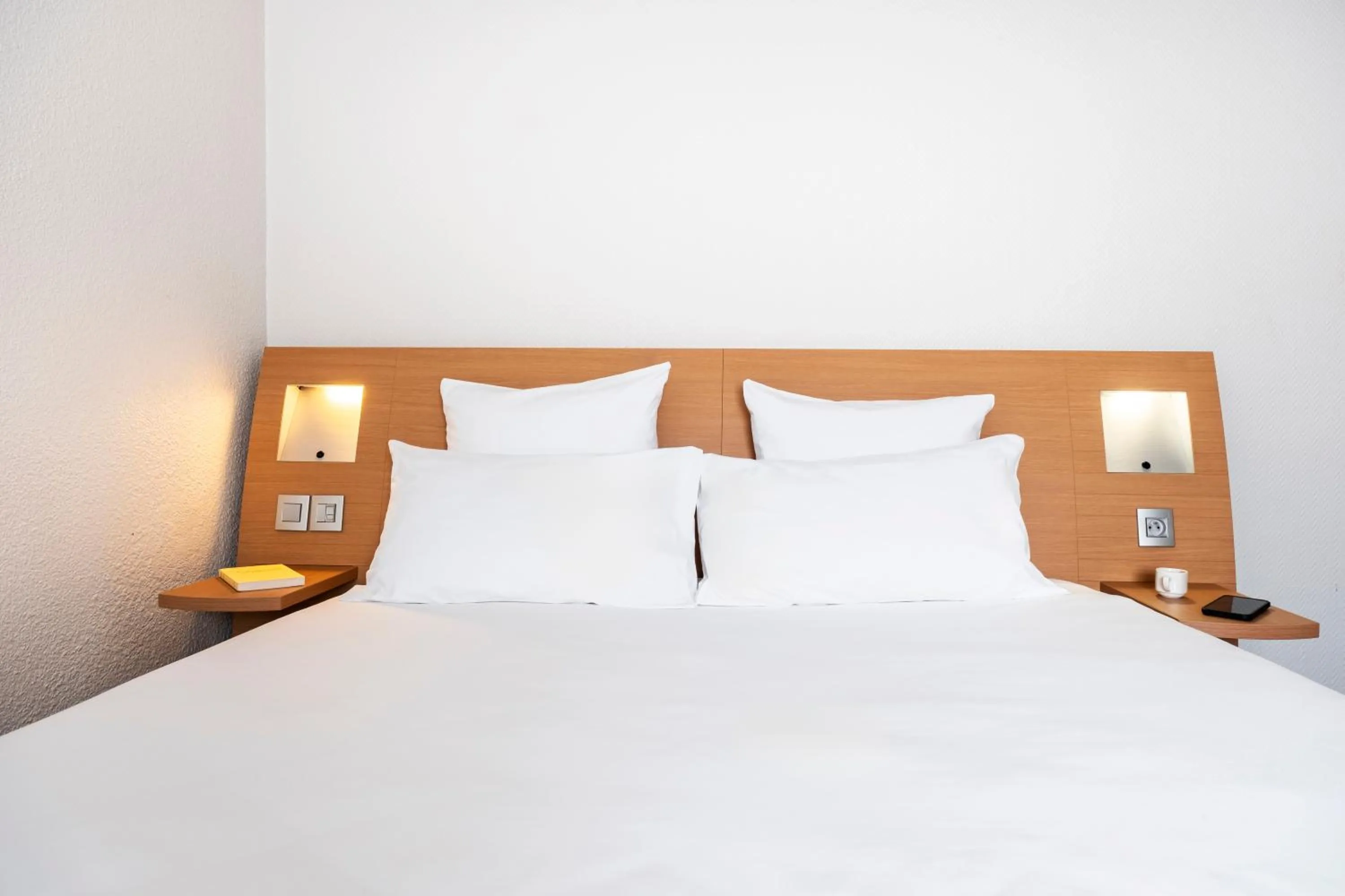 Bed in Novotel Belfort Centre Atria