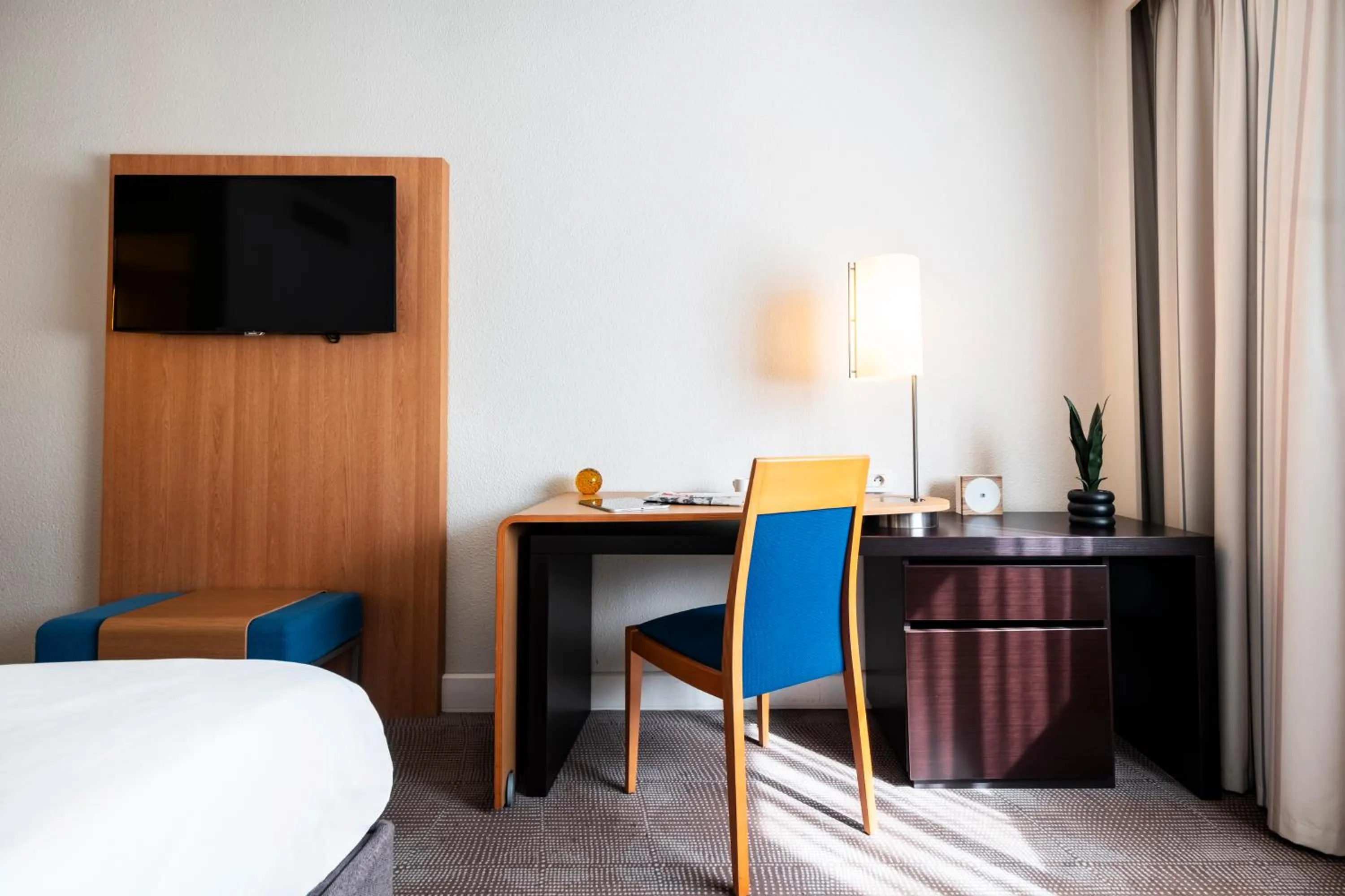 Bed in Novotel Belfort Centre Atria