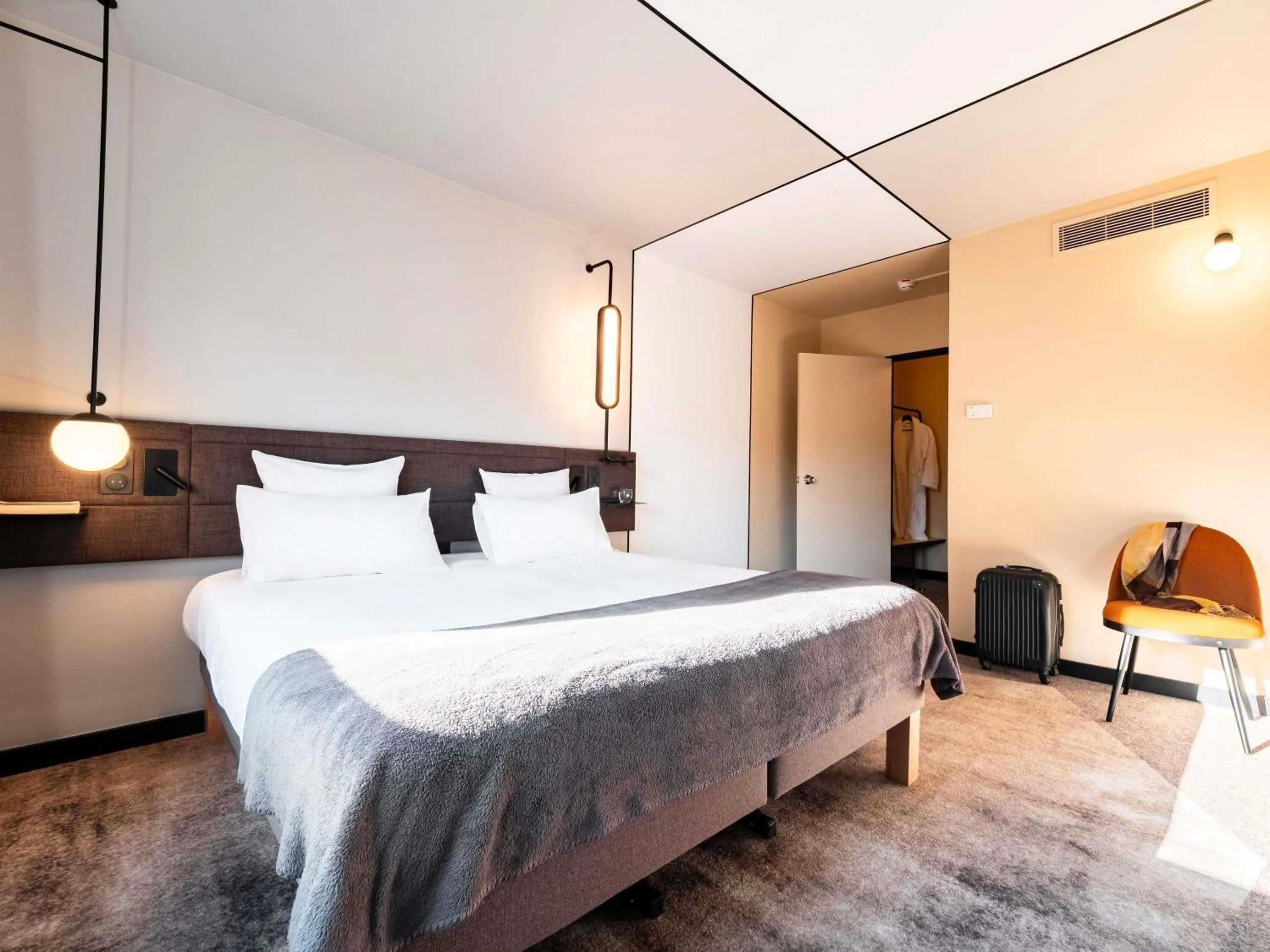 Bedroom, Bed in Novotel Belfort Centre Atria