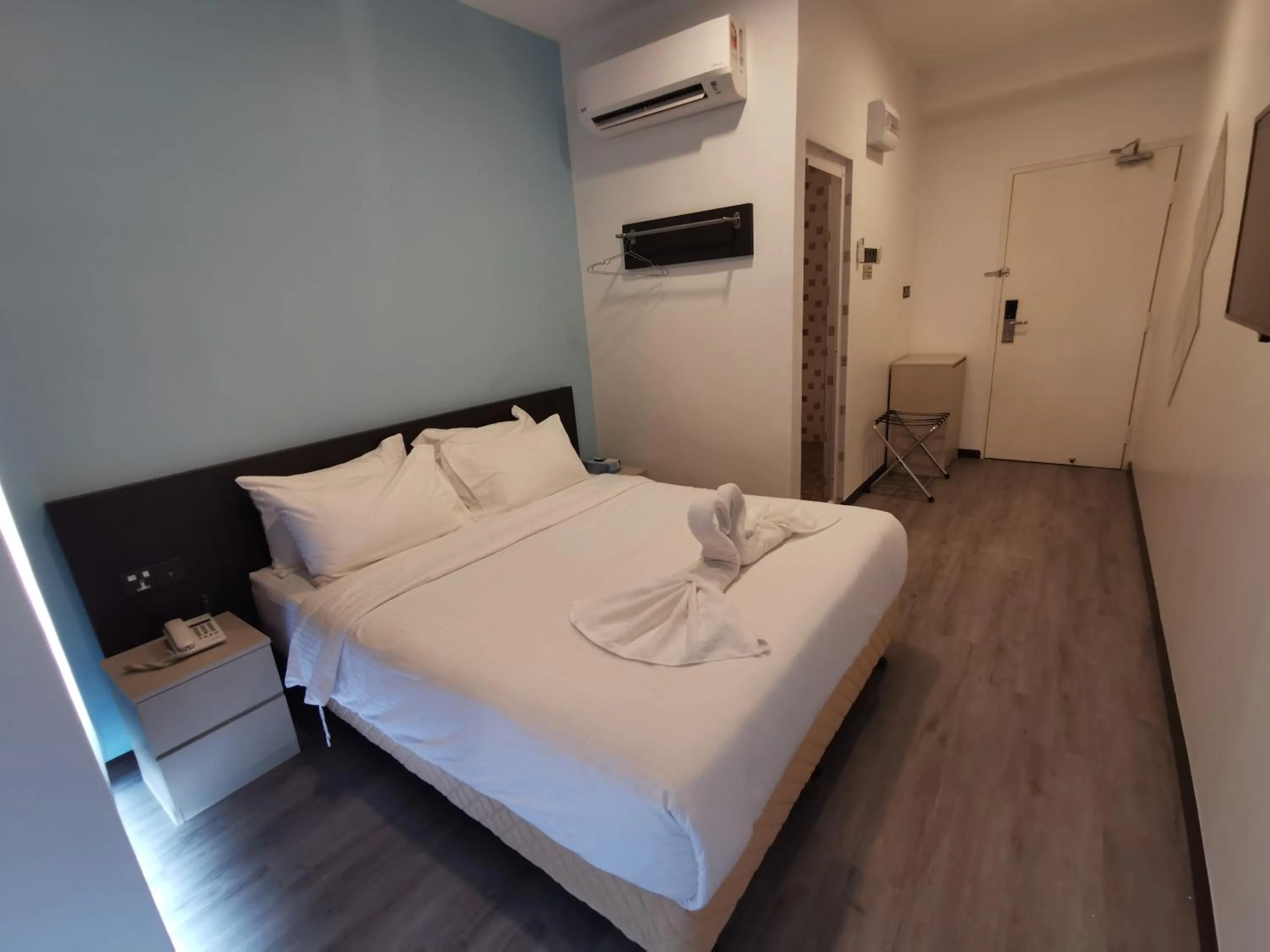 Photo of the whole room, Bed in TT Dorf Hotel Taiping