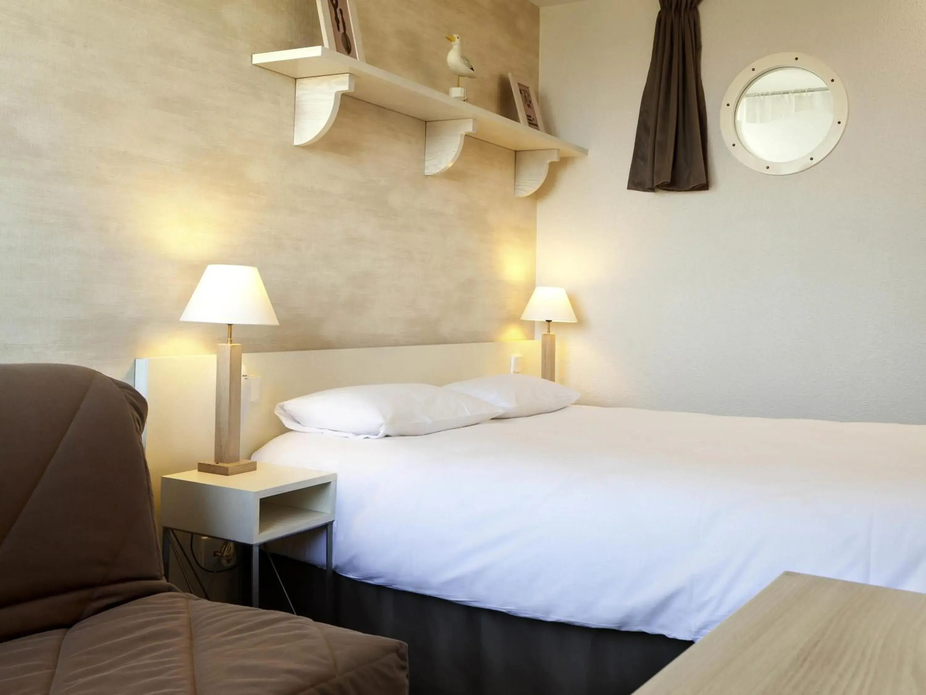 Bedroom, Bed in ibis Styles Ouistreham Bedroom, Bed in ibis Styles Ouistreham