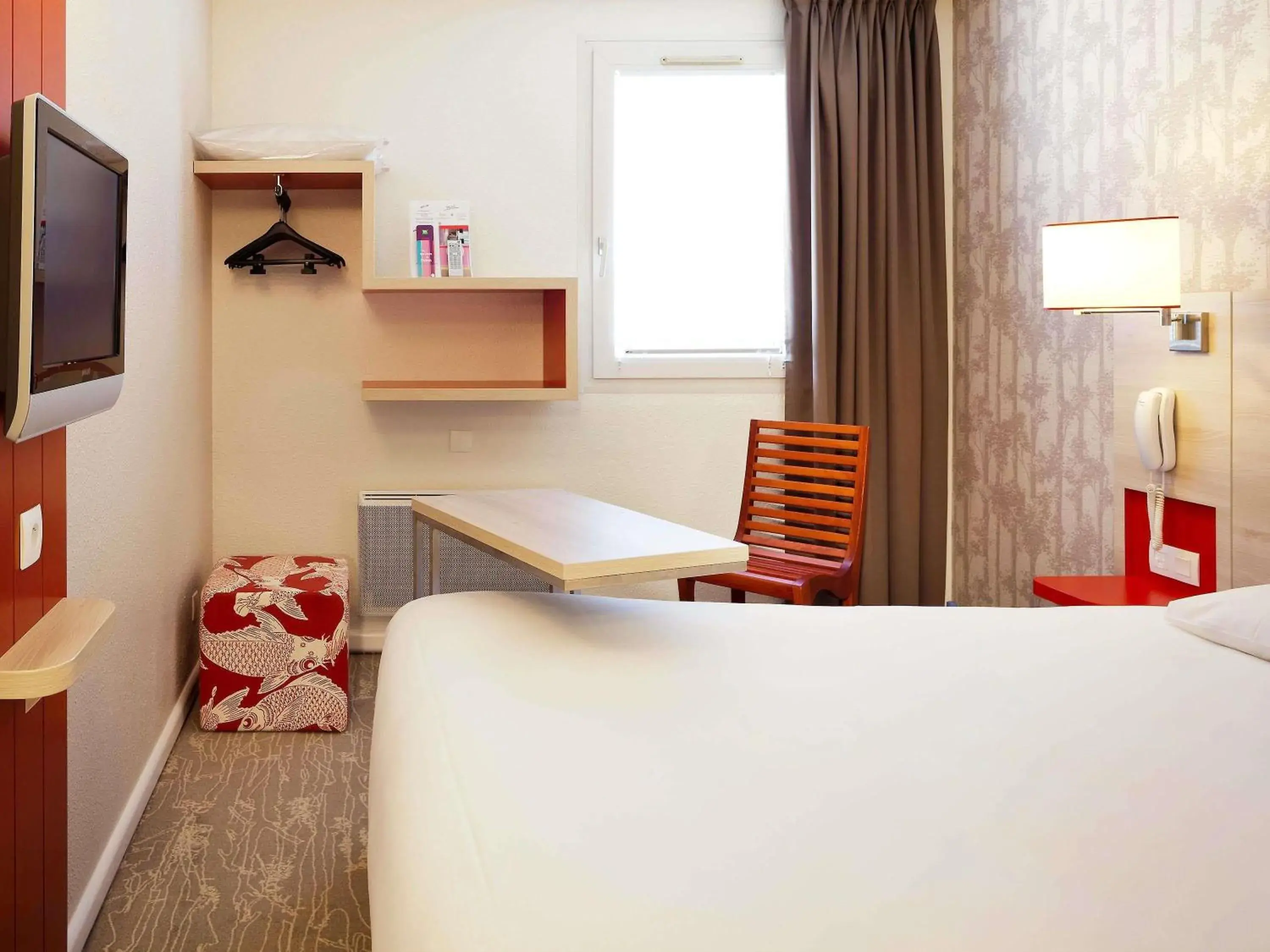 Bedroom, Bed in ibis Styles Ouistreham Bedroom, Bed in ibis Styles Ouistreham