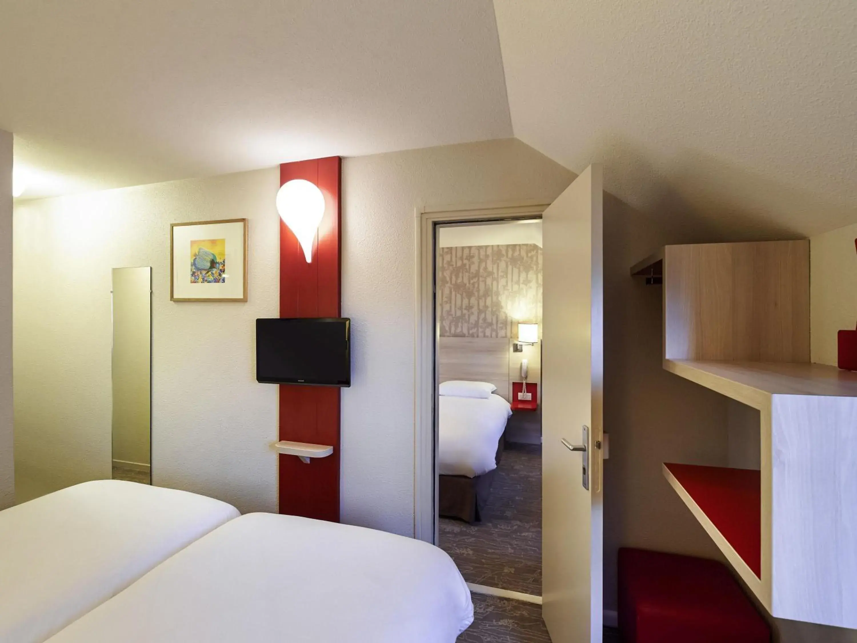Bedroom, Bed in ibis Styles Ouistreham Bedroom, Bed in ibis Styles Ouistreham