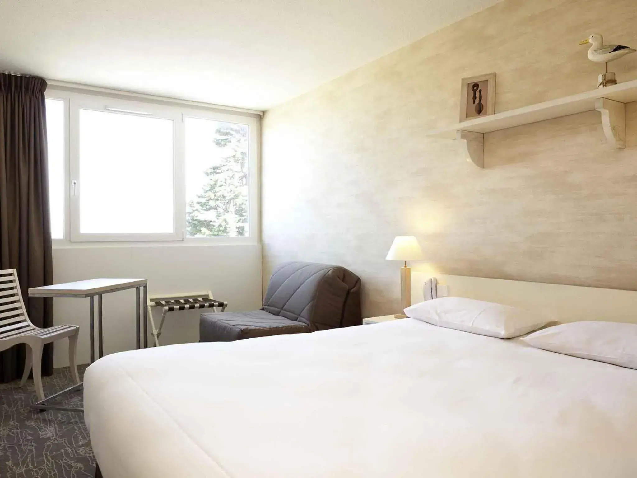Bedroom, Bed in ibis Styles Ouistreham Bedroom, Bed in ibis Styles Ouistreham