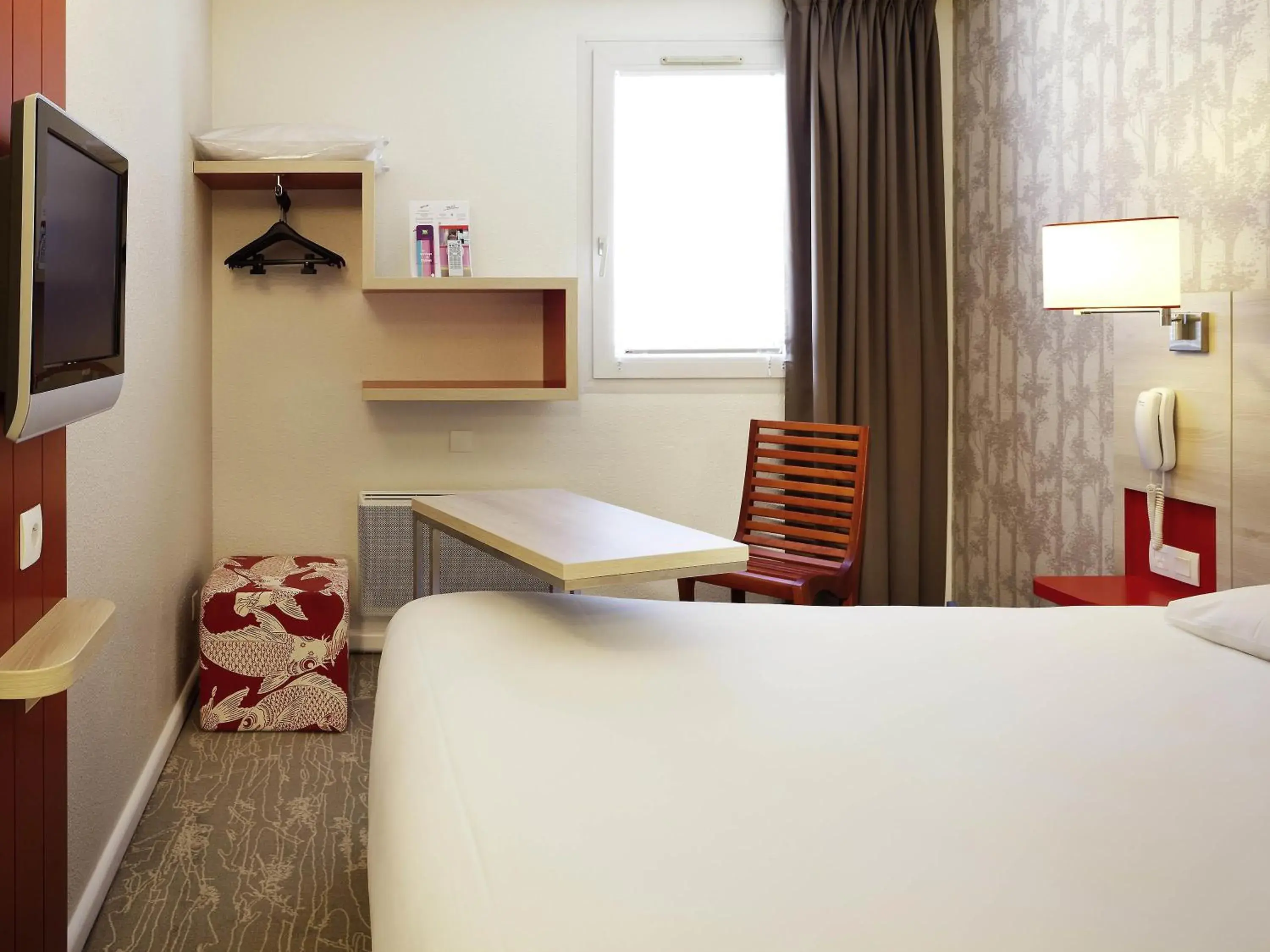 Bedroom, Bed in ibis Styles Ouistreham Bedroom, Bed in ibis Styles Ouistreham