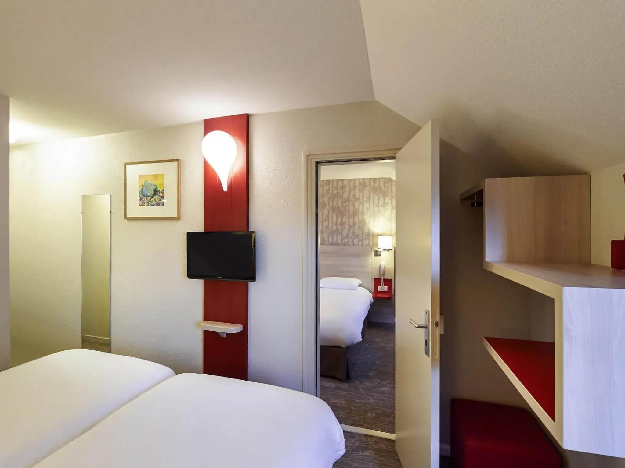 Bedroom, Bed in ibis Styles Ouistreham Bedroom, Bed in ibis Styles Ouistreham