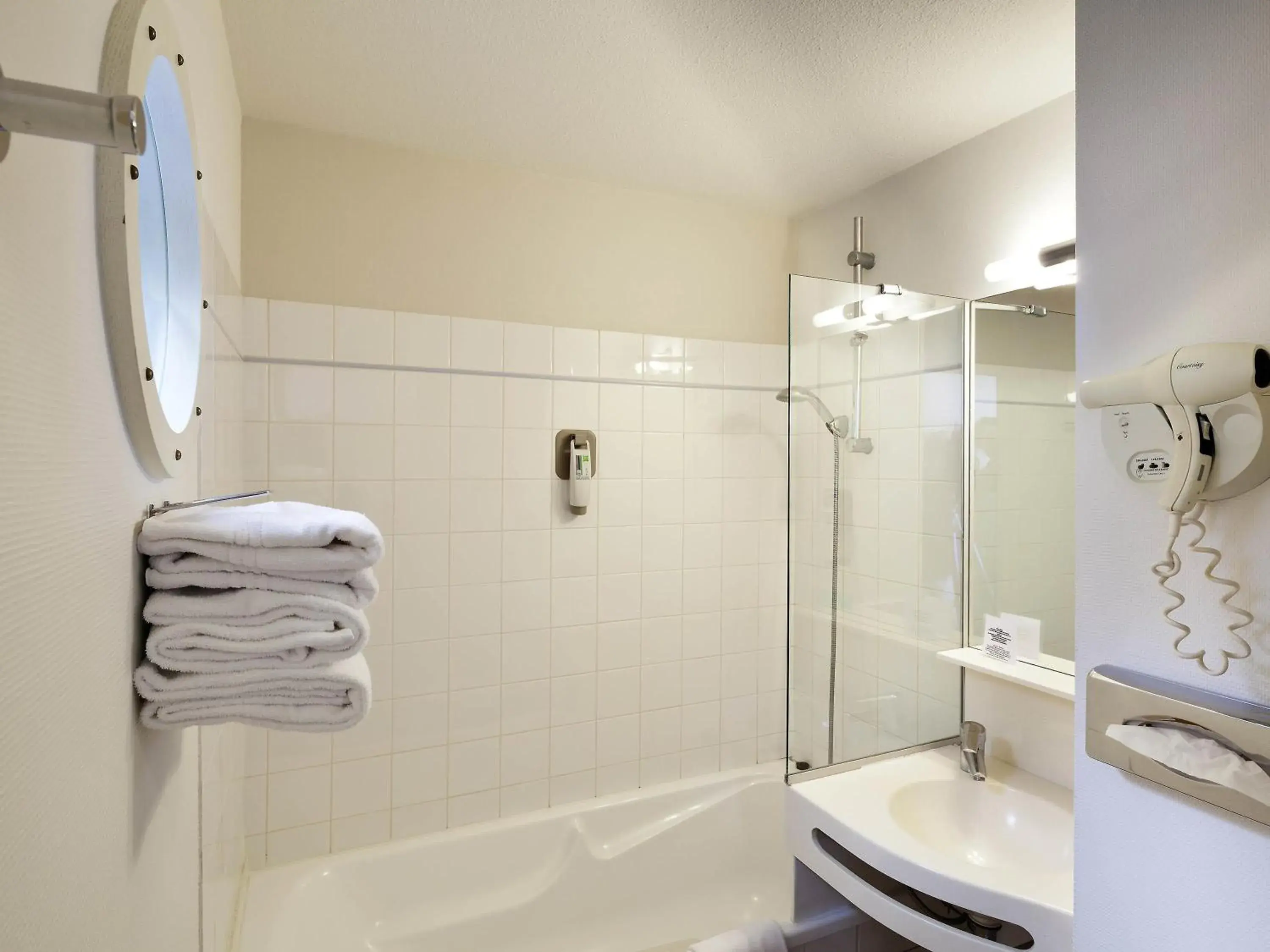 Bedroom in ibis Styles Ouistreham Bedroom in ibis Styles Ouistreham