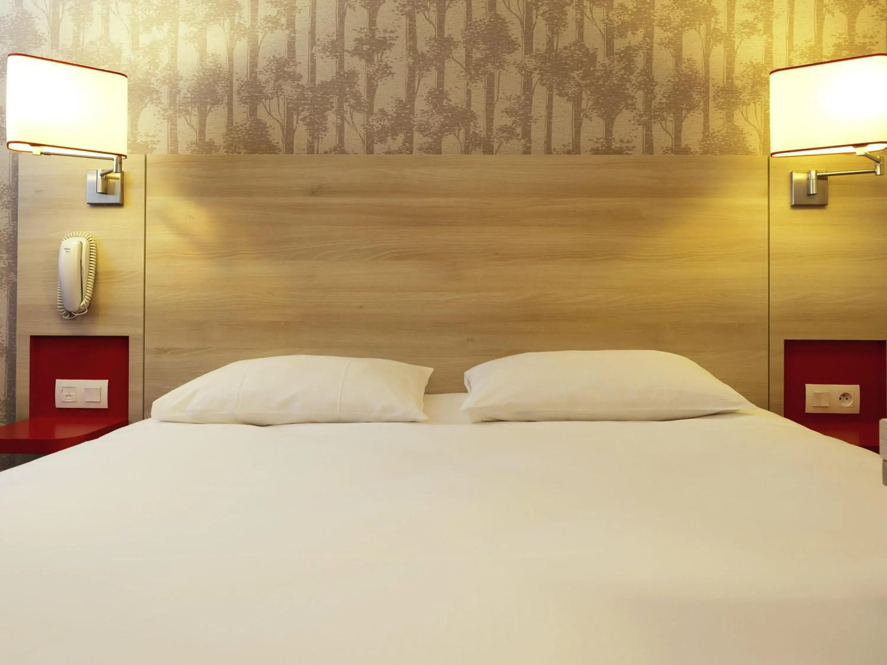 Bedroom, Bed in ibis Styles Ouistreham Bedroom, Bed in ibis Styles Ouistreham