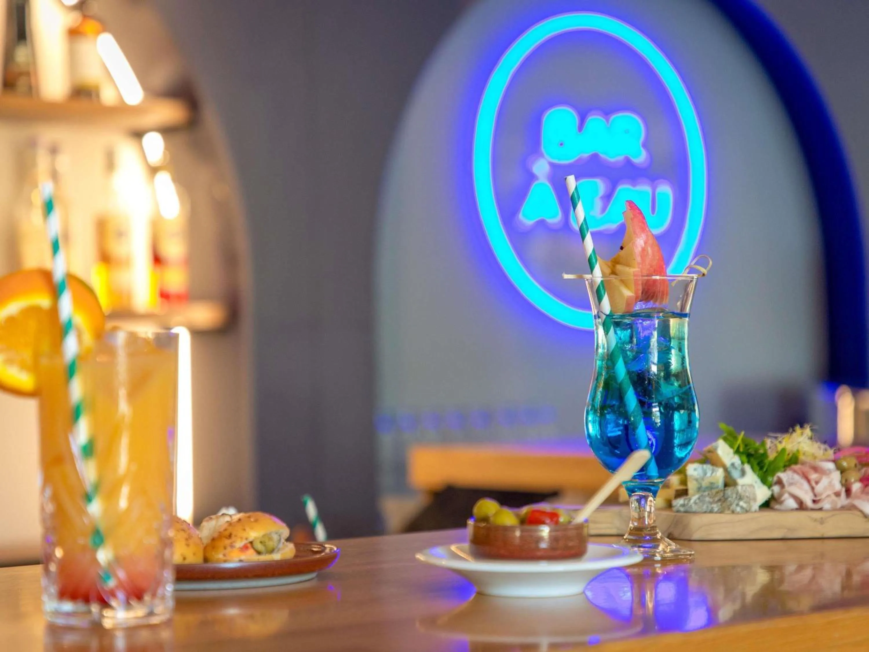 Lounge or bar in Novotel Aix-en-Provence Pont de L'Arc