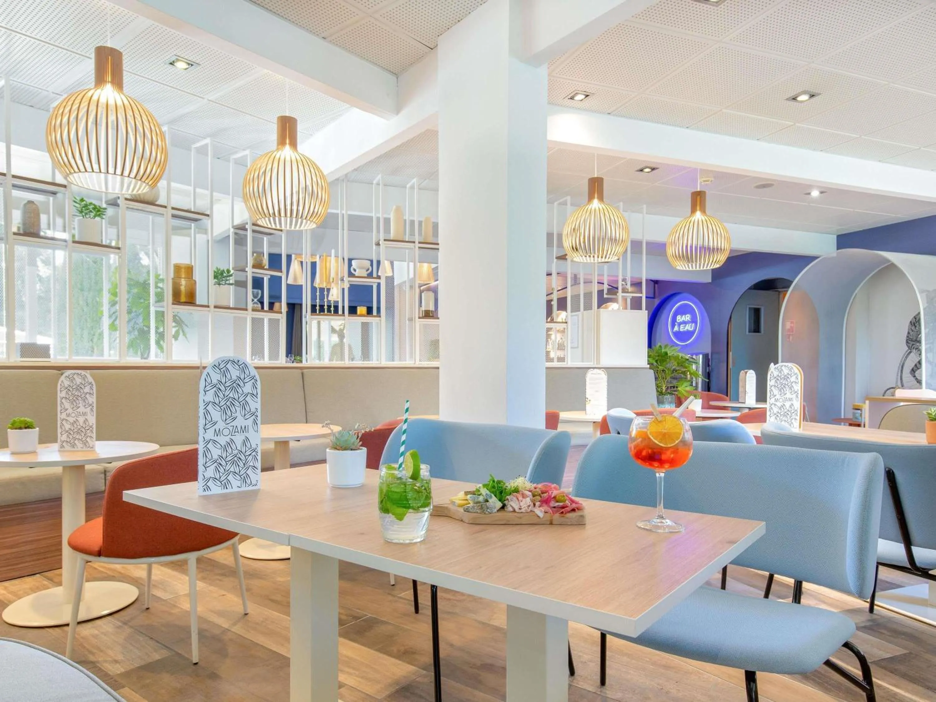 Property building in Novotel Aix-en-Provence Pont de L'Arc