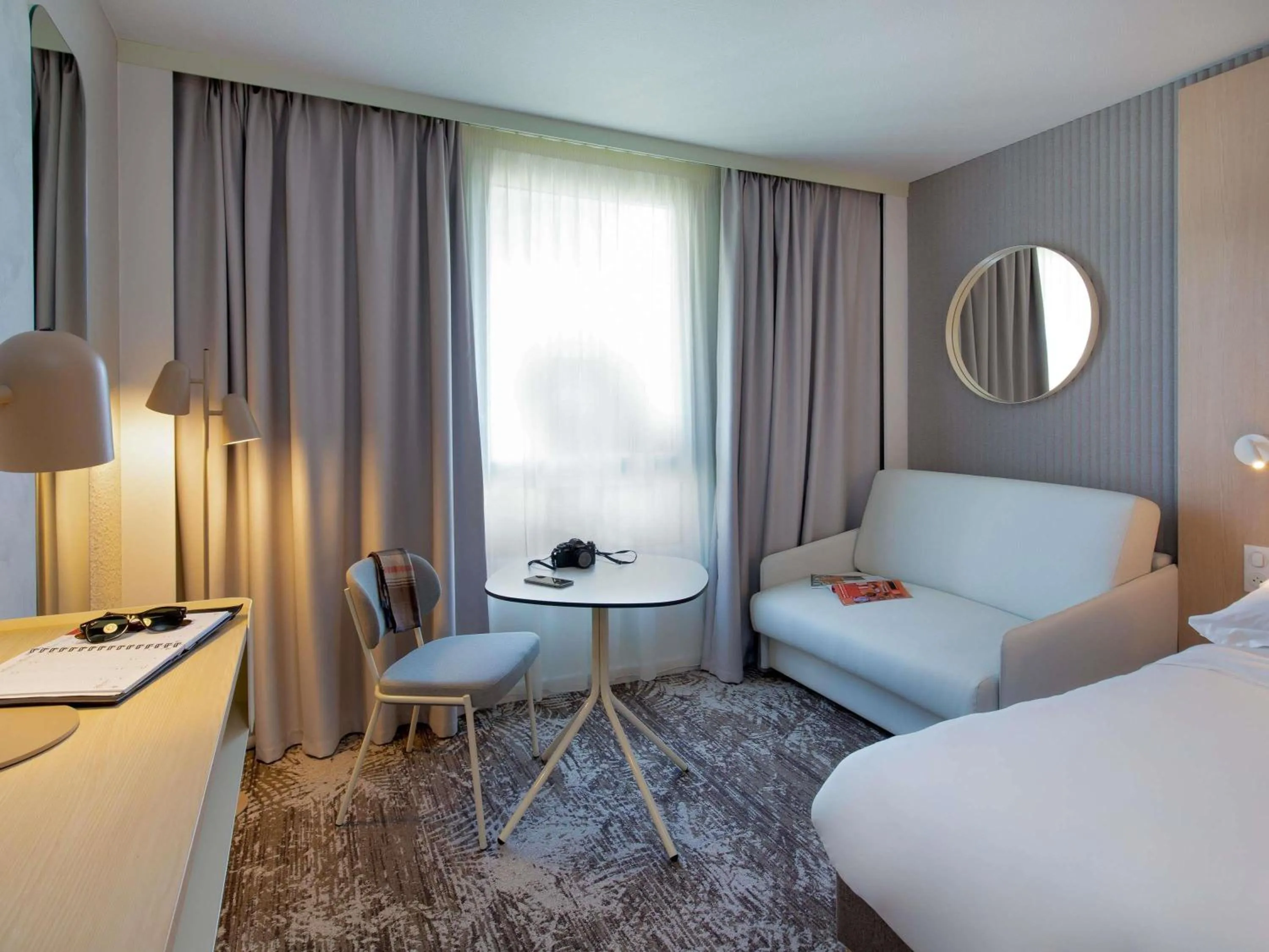 Bedroom, Bed in Novotel Aix-en-Provence Pont de L'Arc